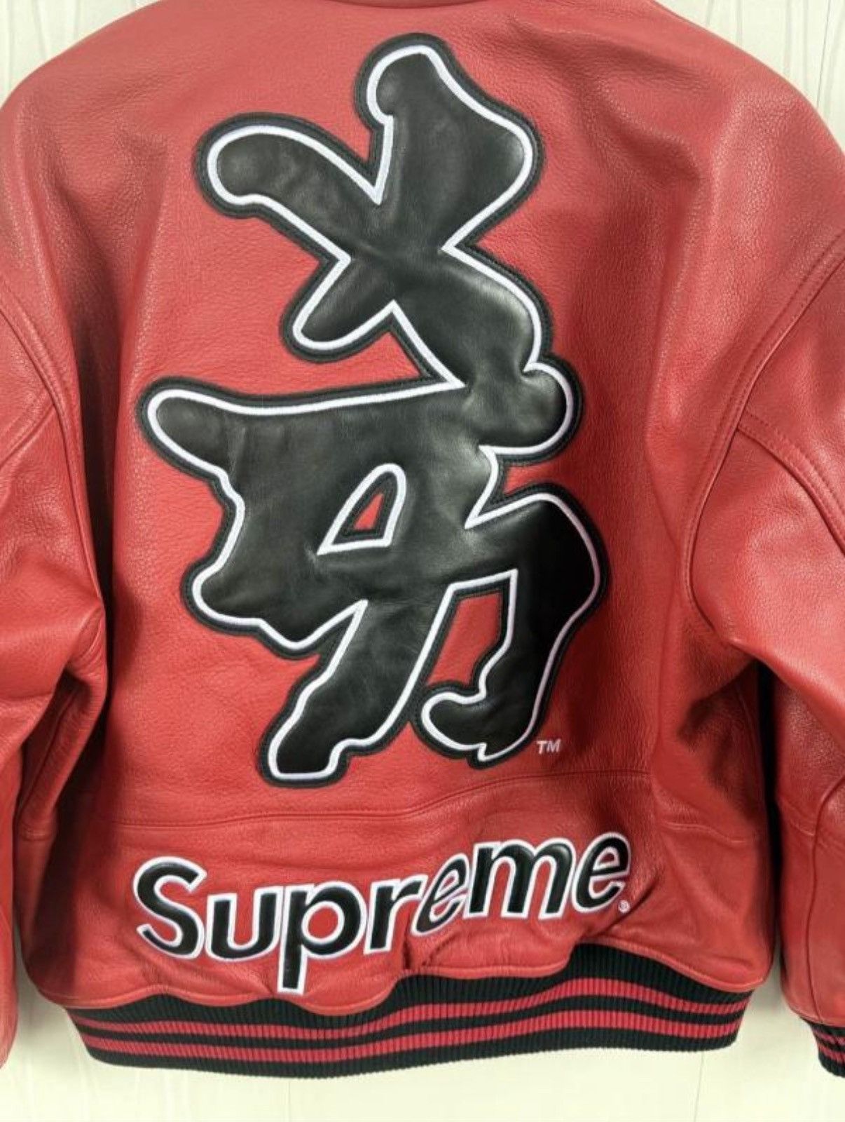 New York Yankees × Supreme Supreme®/New York Yankees™ Kanji Leather Varsity Jacket Size US S / EU 44-46 / 1 - 3 Thumbnail