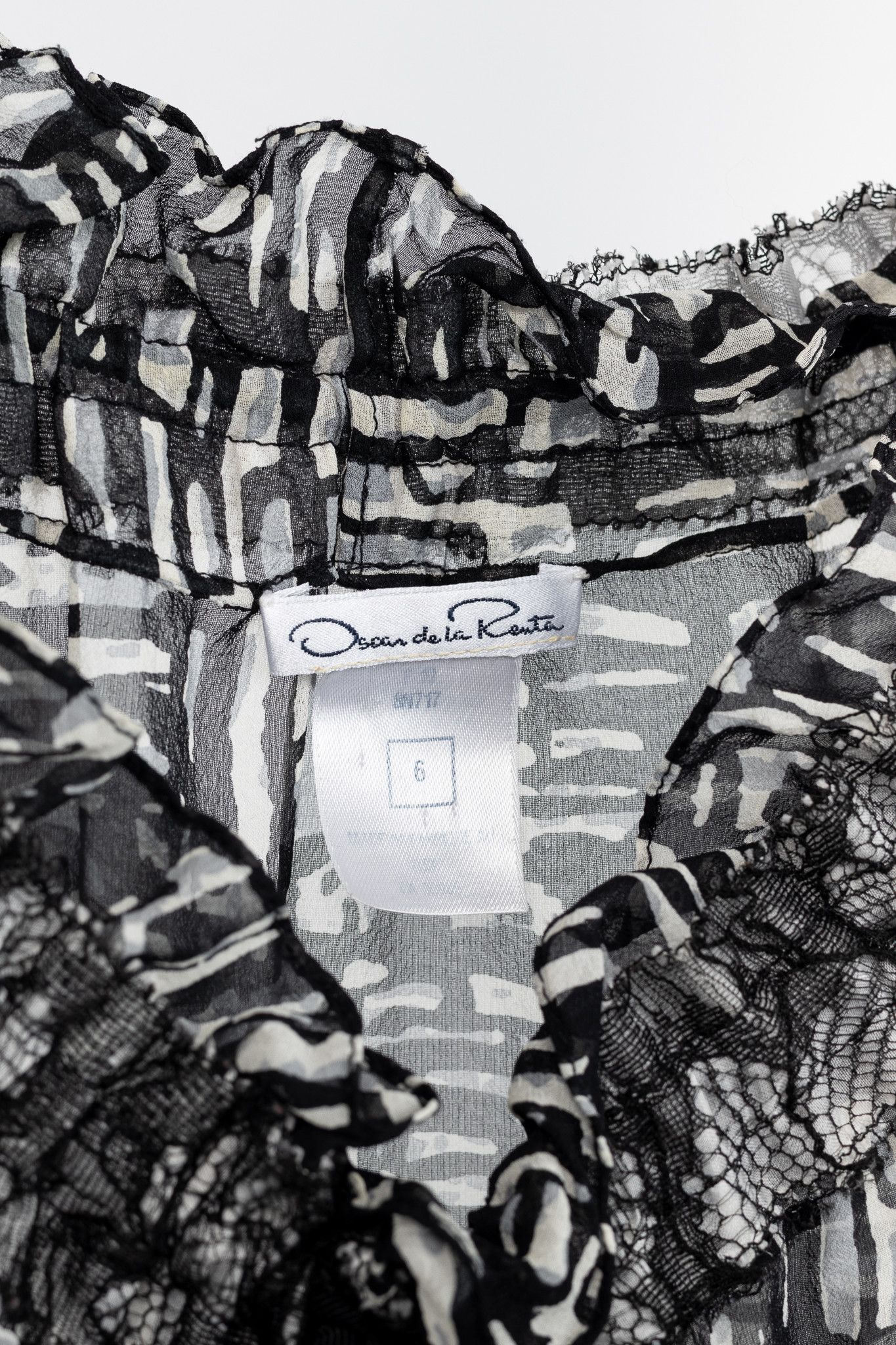 Oscar De La Renta Oscar de la Renta AW10 Abstract Silk Lace Tie-Neck Blouse Size S / US 4 / IT 40 - 4 Thumbnail