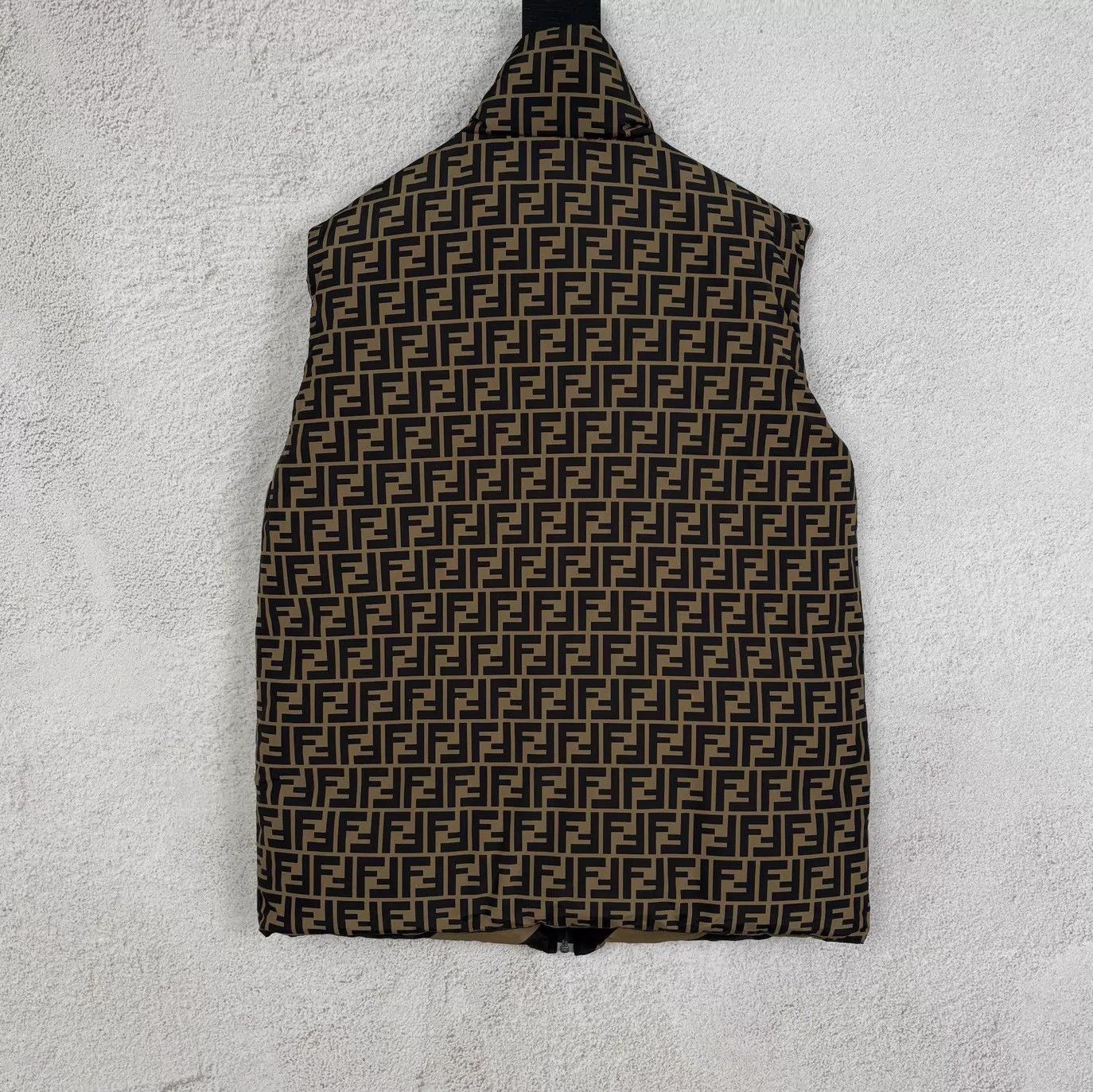 Fendi Fendi FF All Over Reversible Vest Brown Black Size 48 Size US M / EU 48-50 / 2 - 2 Thumbnail