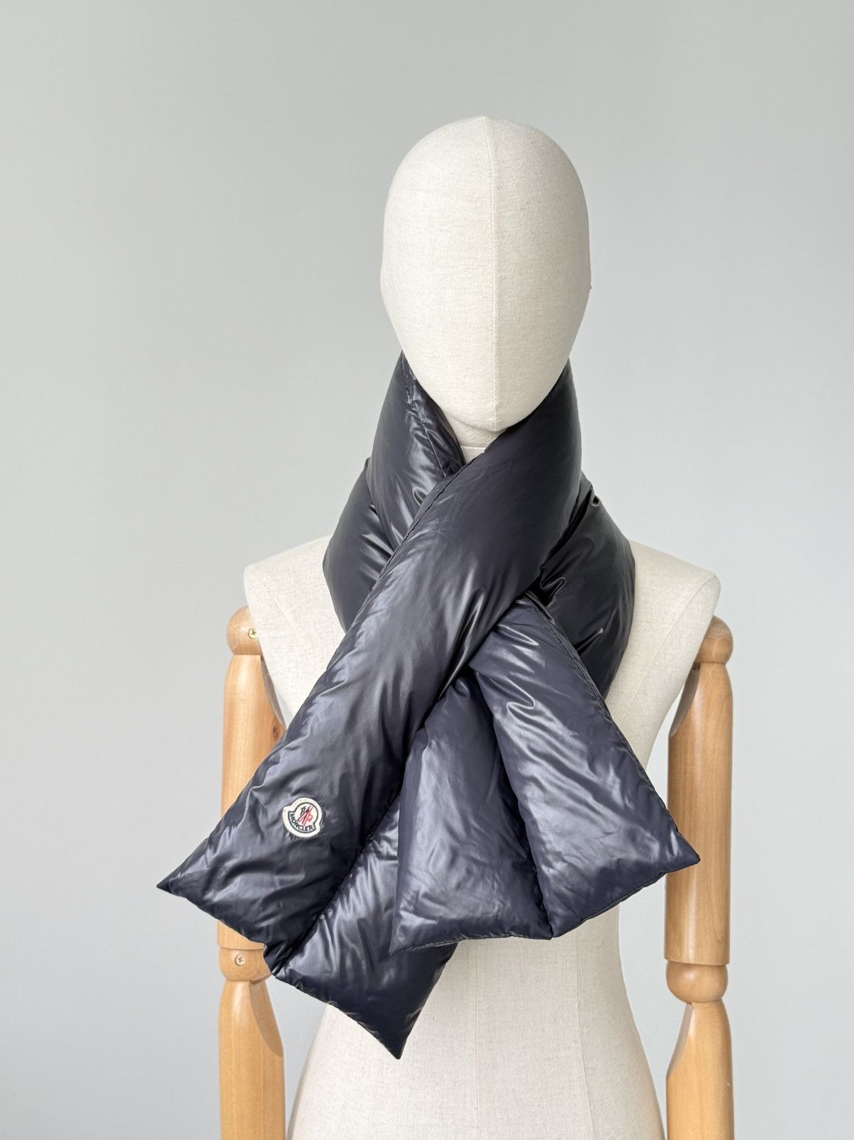 Moncler Moncler Down Puffer Scarf Navy Blue Logo Muffler Size ONE SIZE - 2 Thumbnail