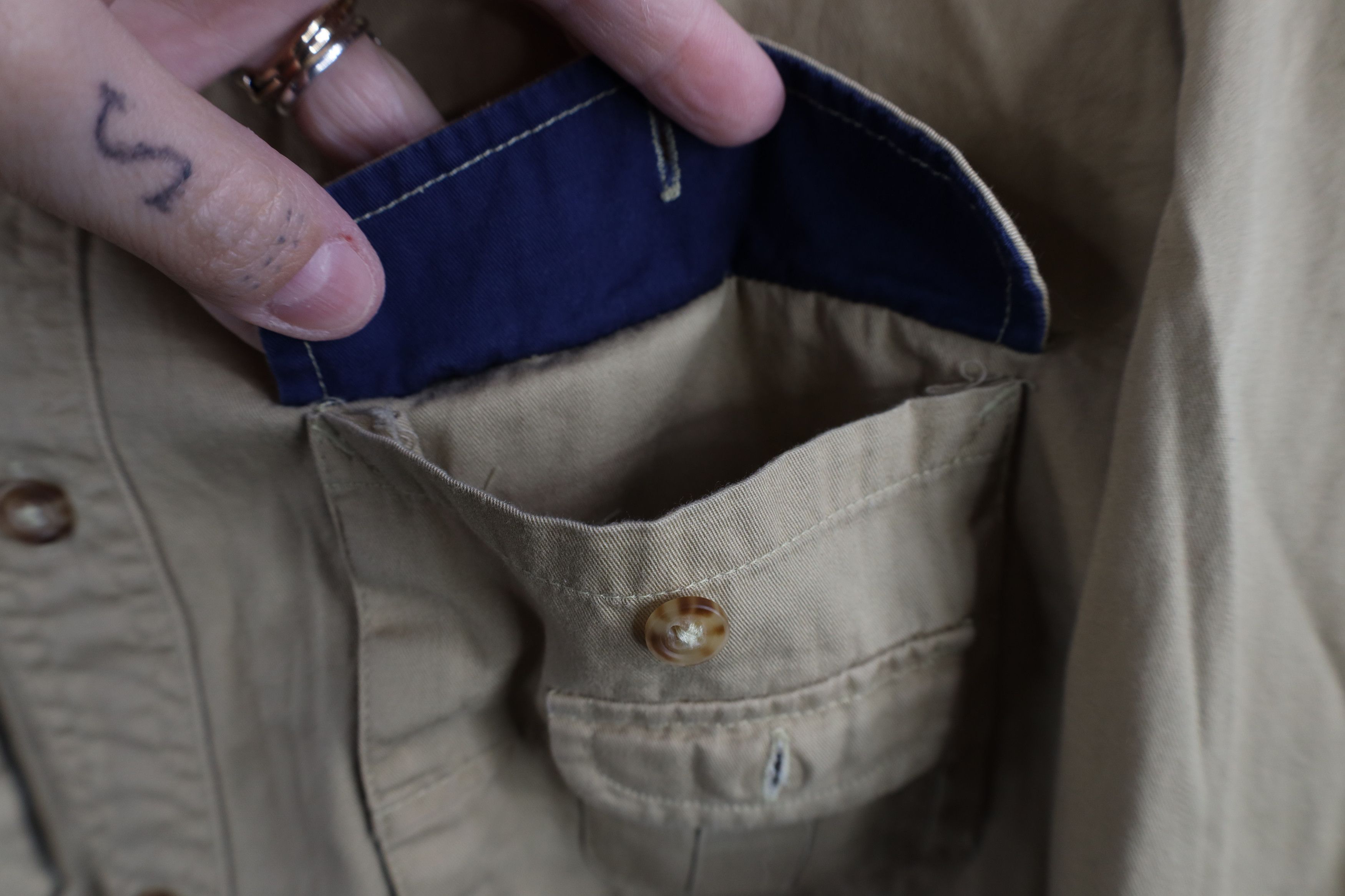 Helly Hansen × Vintage Vintage 90s Helly Hansen Spell Collared Button Shirt Beige Size US M / EU 48-50 / 2 - 6 Thumbnail