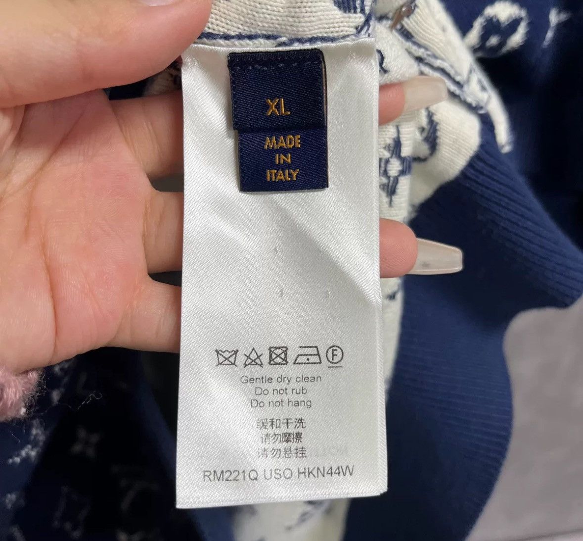 Louis Vuitton Louis Vuitton's latest dark blue long sleeved sweater Size US XL / EU 56 / 4 - 4 Thumbnail