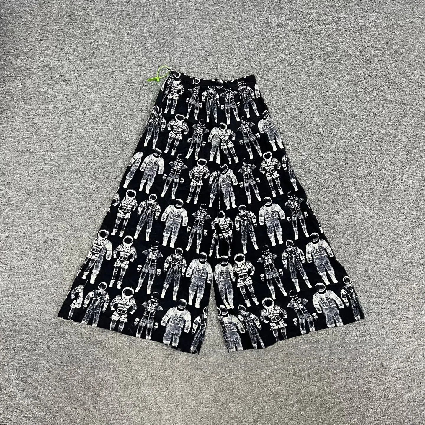 Chanel Chanel size 34 Stylish robot-inspired silk wide-leg pants a Size 26" / US 2 / IT 38 - 3 Thumbnail