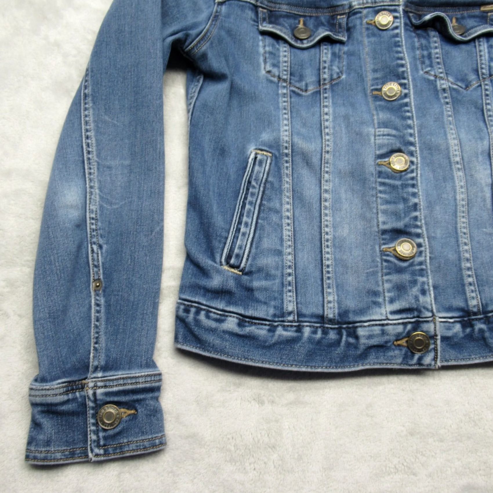 Eddie Bauer Eddie Bauer Denim Jacket Womens Small Blue Button Front Waist Tab Pockets Size S / US 4 / IT 40 - 4 Thumbnail