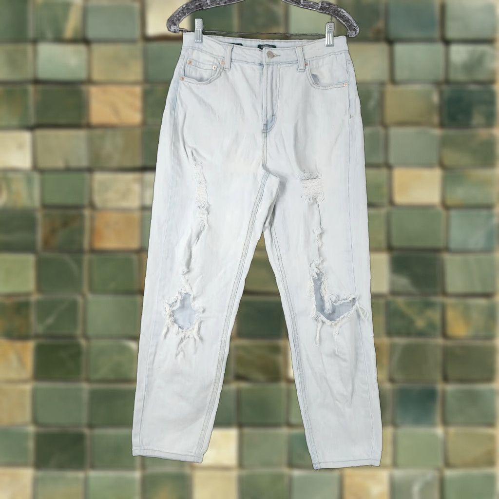Vintage Wild Fable Jeans Light Wash Distressed High Rise Mom Size 6 Blue Womens Size 28" / US 6 / IT 42 - 1 Thumbnail