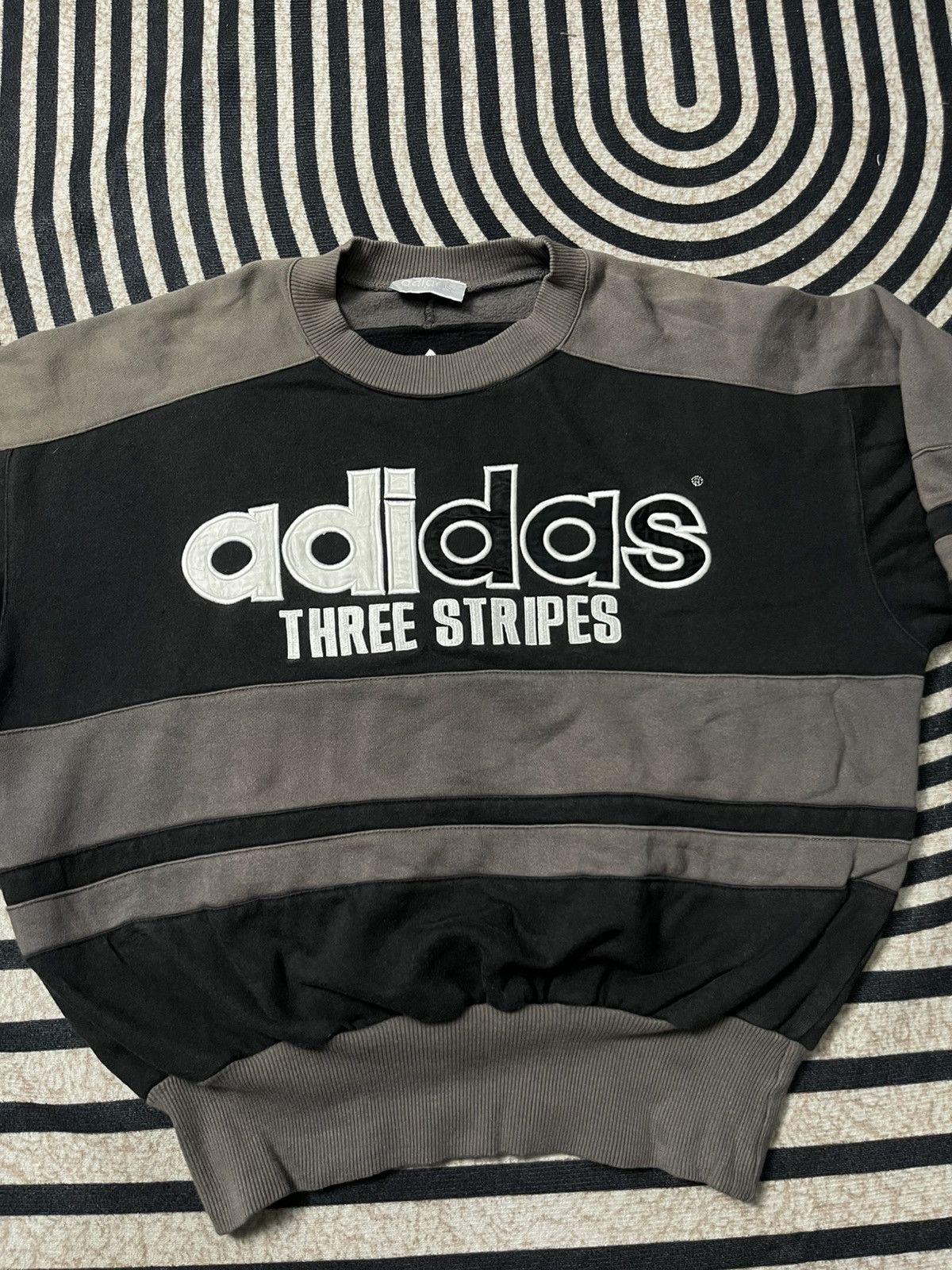 Adidas 90s ADIDAS THREE STRIPES RETRO LOGO SUN FADED BOXY STYLE Size US M / EU 48-50 / 2 - 4 Thumbnail