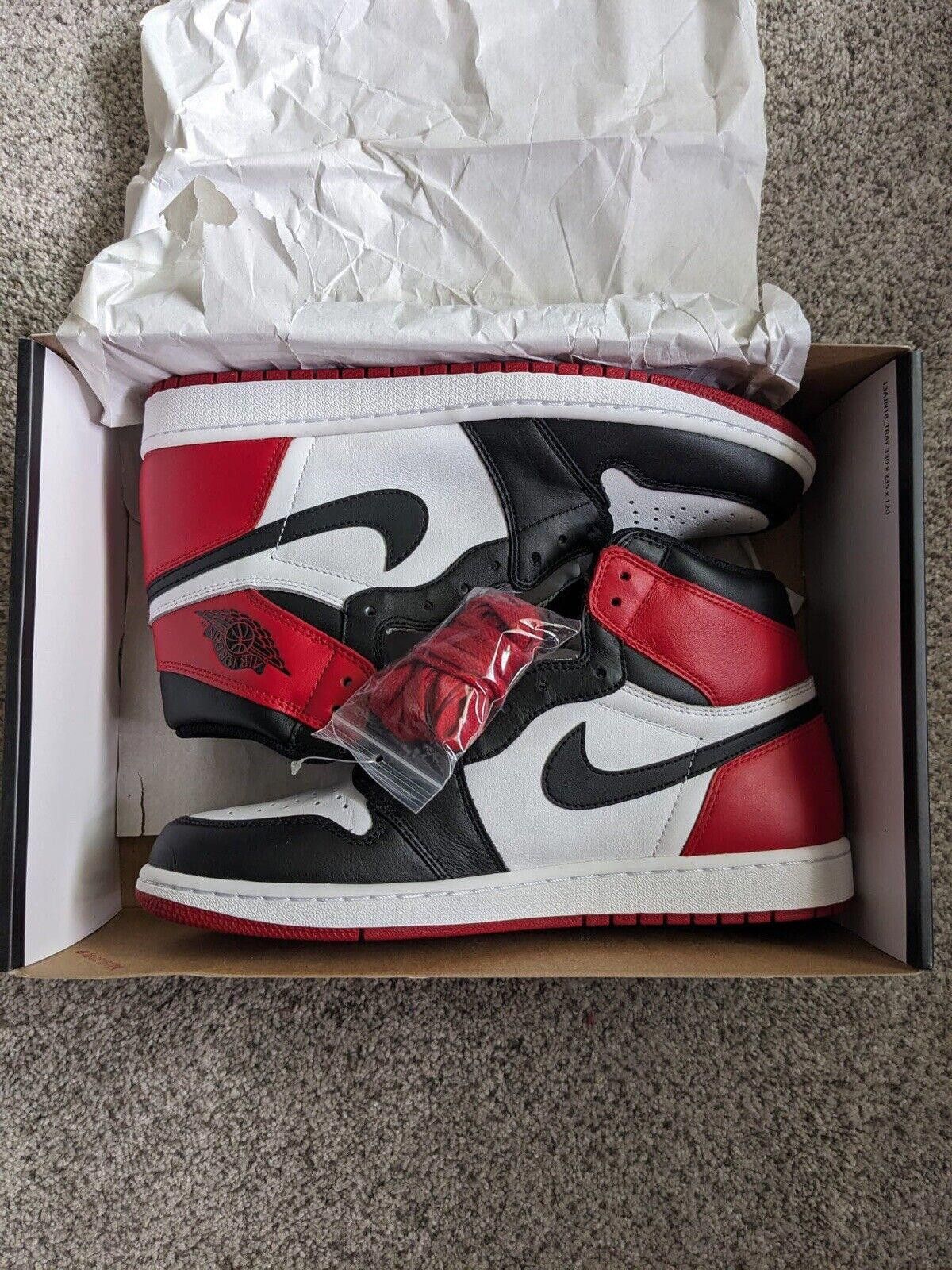 Jordan Brand 2016 Nike Air Jordan 1 Retro High OG Black Toe 555088-125 Size US 10.5 / EU 43-44 - 2 Thumbnail