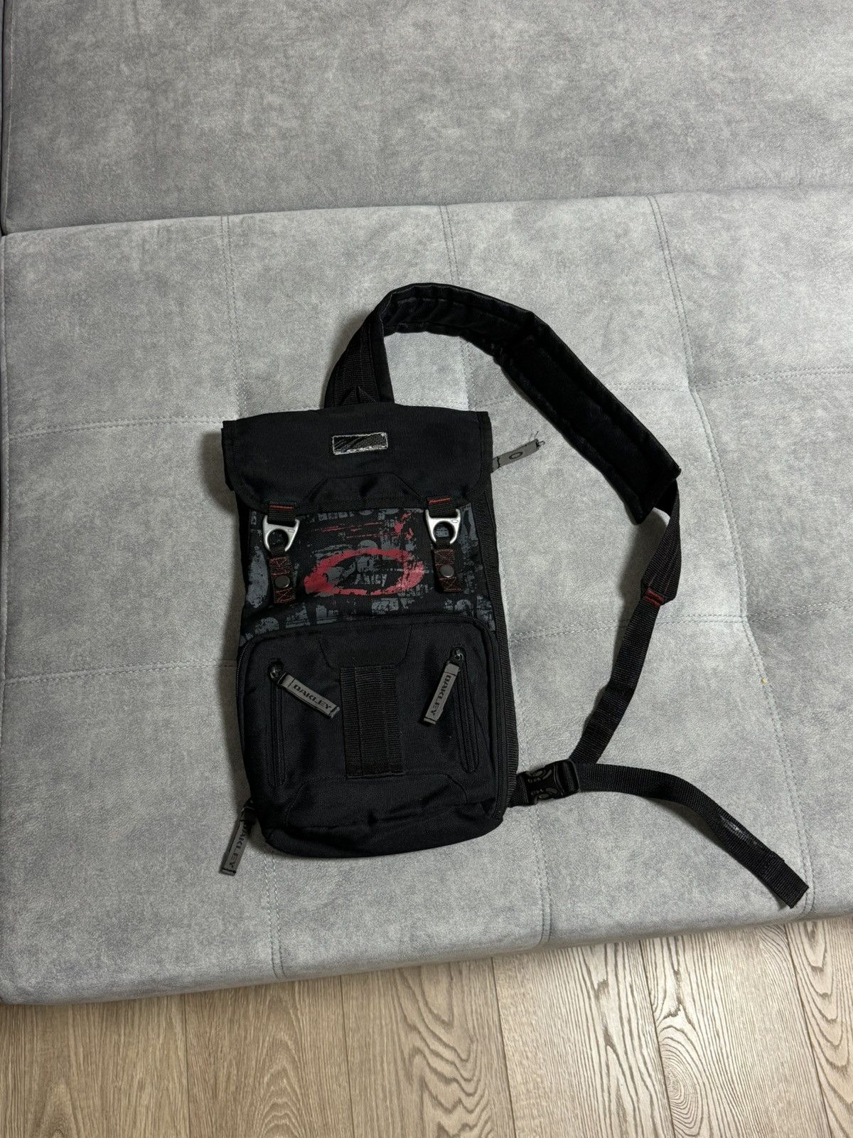 Oakley Vintage Rare Oakley sling crossbody bag backpack Size ONE SIZE - 3 Thumbnail