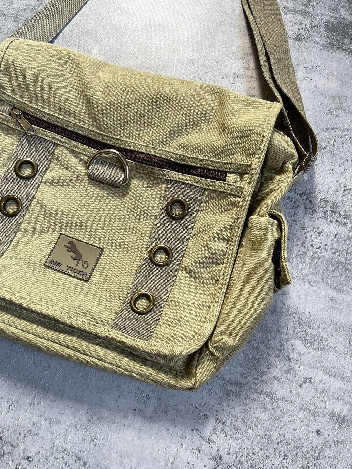 Japanese Brand 90s Y2K Crossbody Military Style Multipocket Messenger Bag Size ONE SIZE - 7 Thumbnail