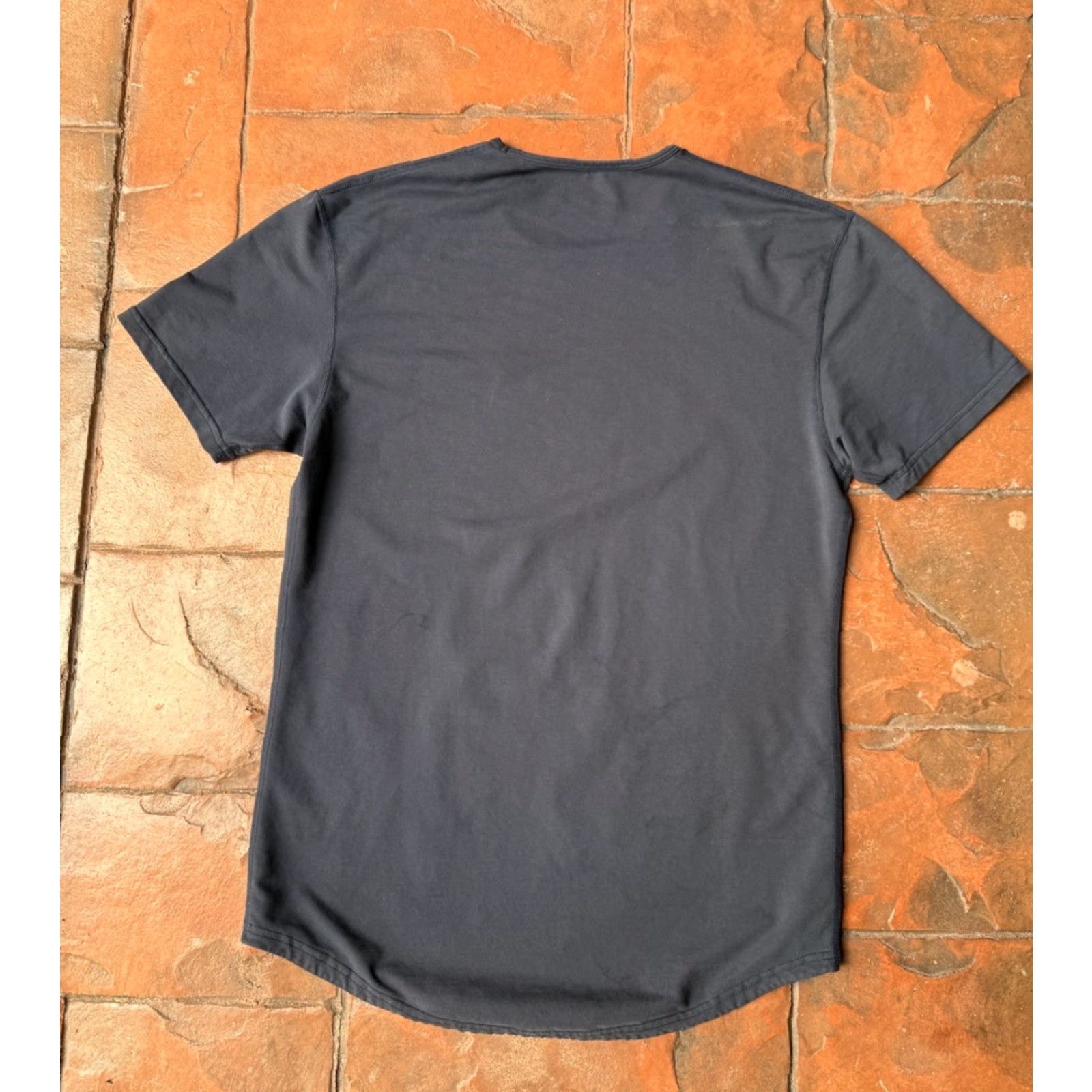 Asics BYLT Pulse Drop-Cut Shirt Men's L Black Crew Neck Tee Premium Basics Tee Size US L / EU 52-54 / 3 - 3 Thumbnail