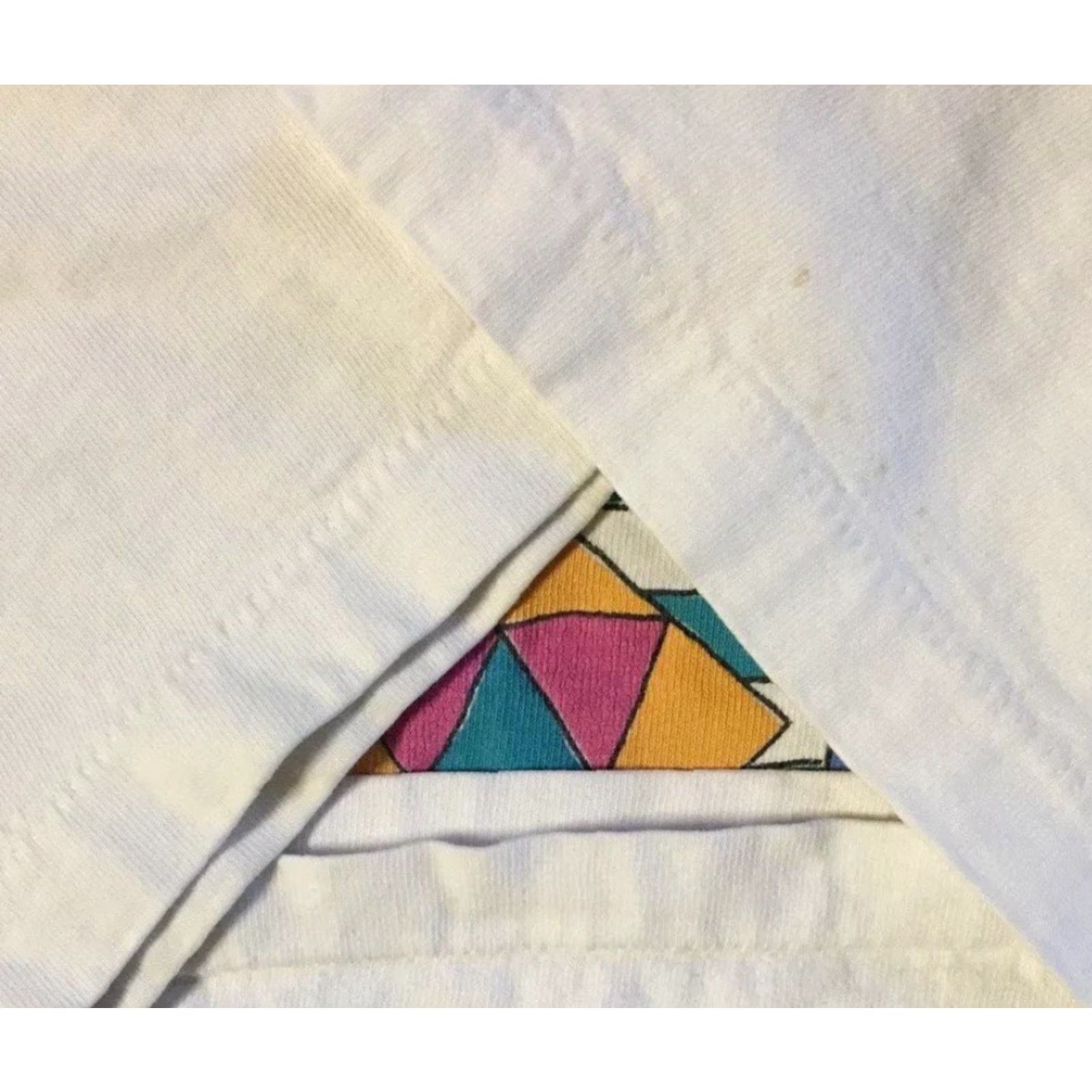 Vintage VINTAGE El Conquistador Tucson Faded Abstract Art Shirt S Men White 90s 80s Surf Skate Grunge United States Single Stitch T-Shirt Size US S / EU 44-46 / 1 - 3 Thumbnail