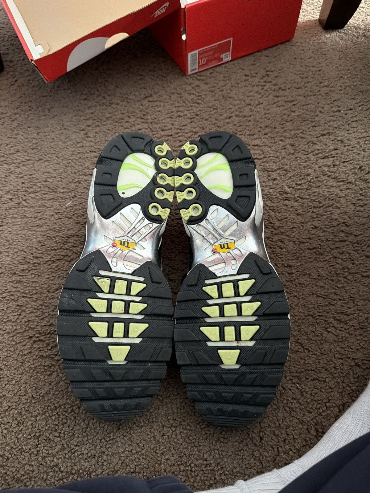 Nike Nike Air Max Plus SE Size US 10.5 / EU 43-44 - 4 Thumbnail
