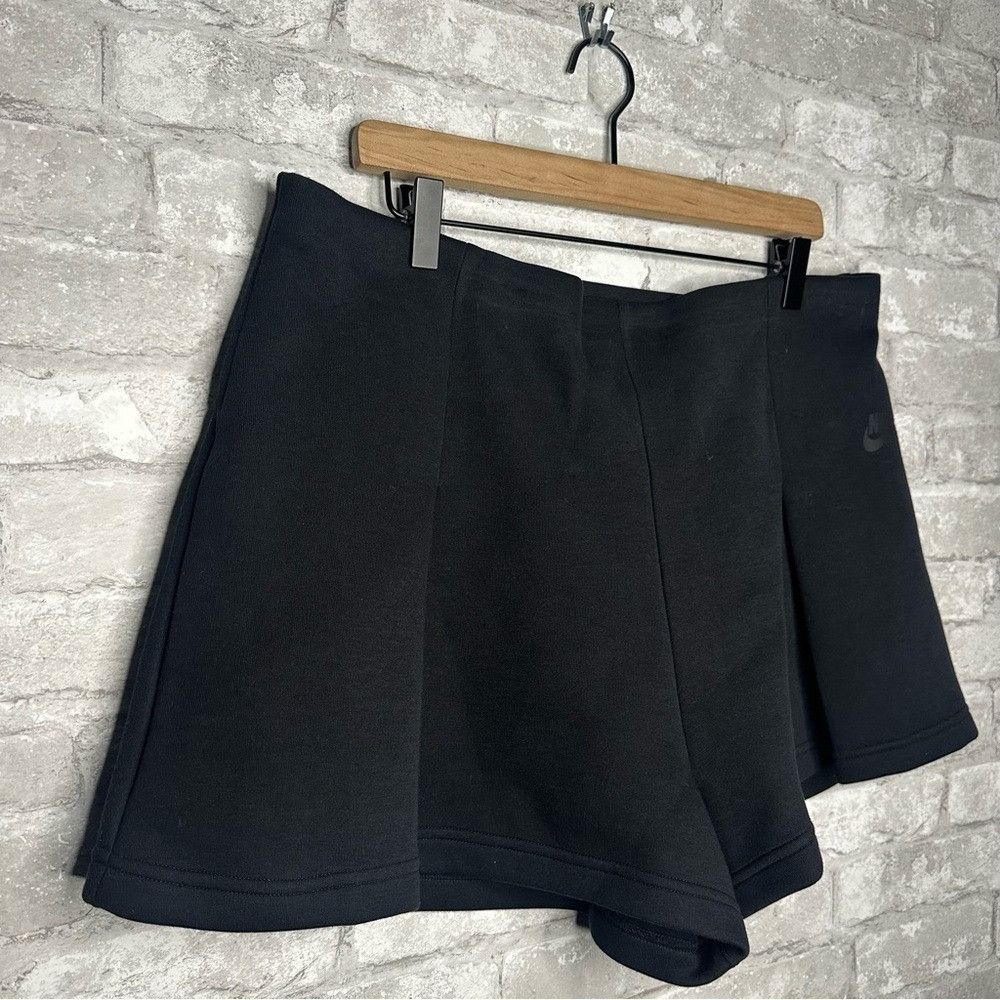 Nike Nike Women's Tech Fleece High Waisted 3” Pleated Shorts NWT Size 38" / US 16 / IT 52 - 10 Thumbnail