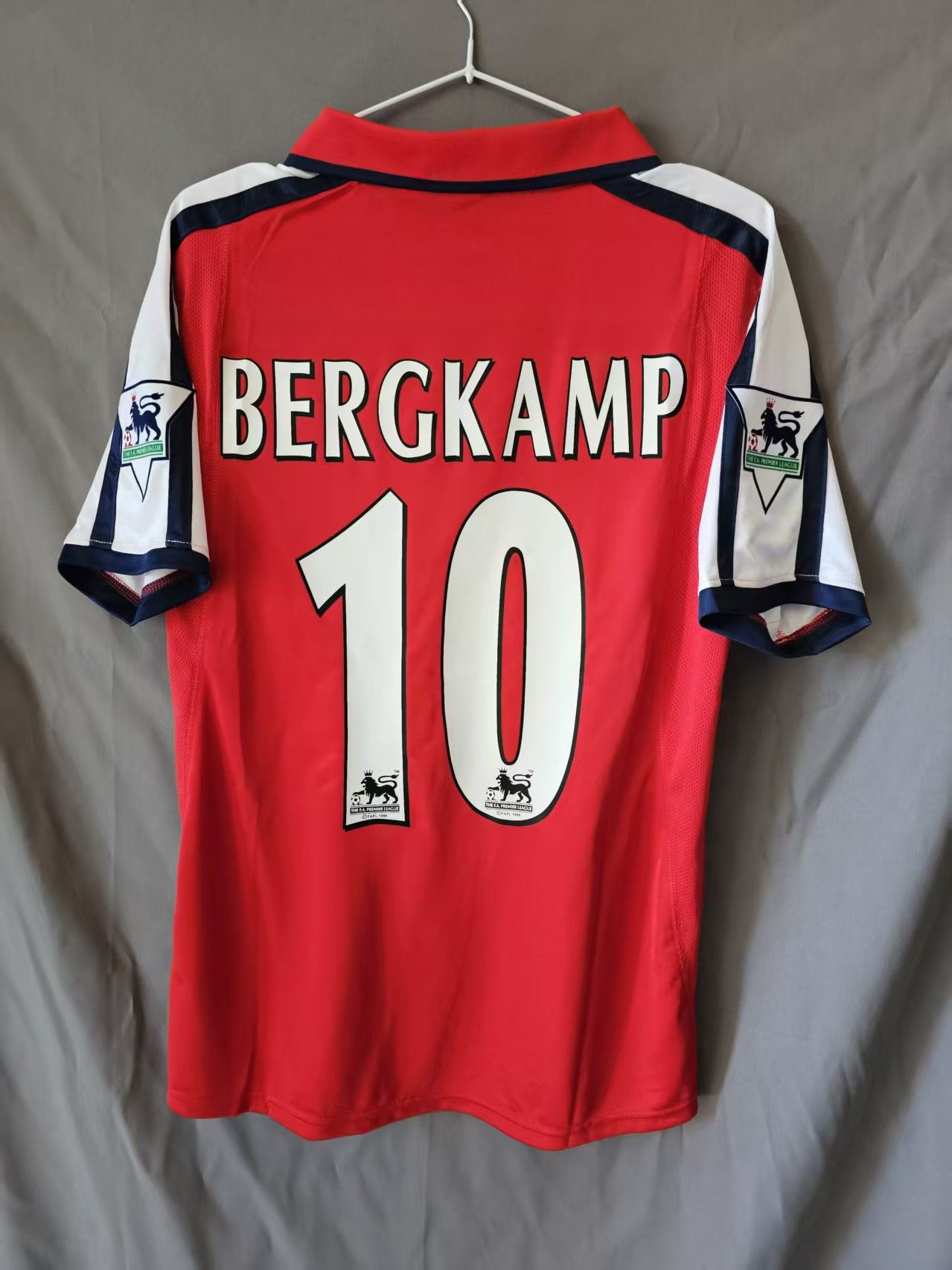 Other #10 Dennis Bergkamp 2000 2001 Arsenal Size US M / EU 48-50 / 2 - 1 Thumbnail
