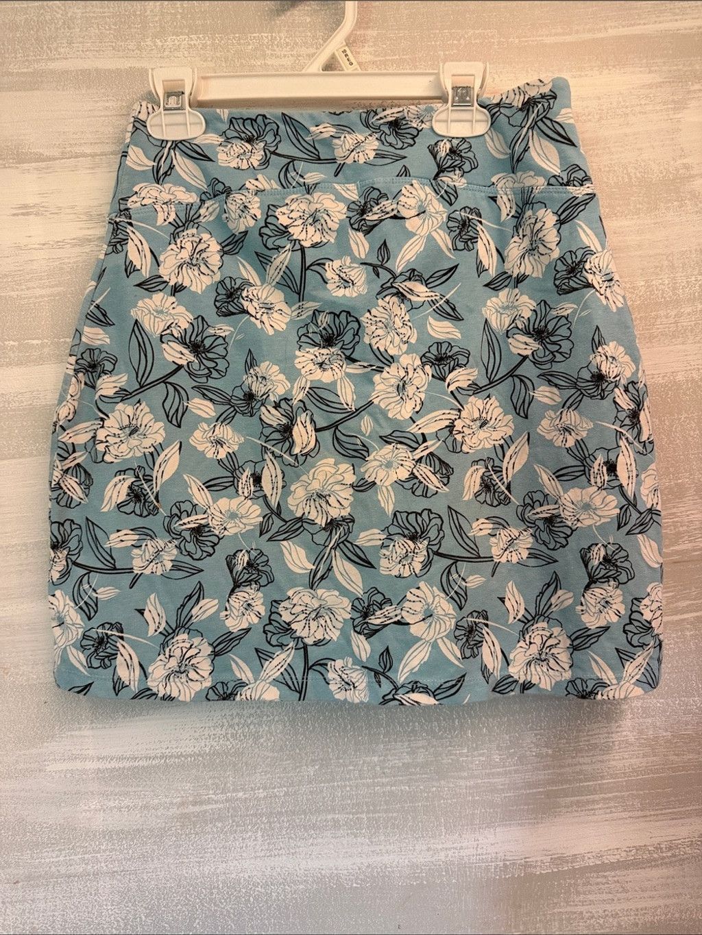 Other Blue Flora Skort by Teezher. Size Small. Preowned. Great Con Size 28" / US 6 / IT 42 - 3 Thumbnail