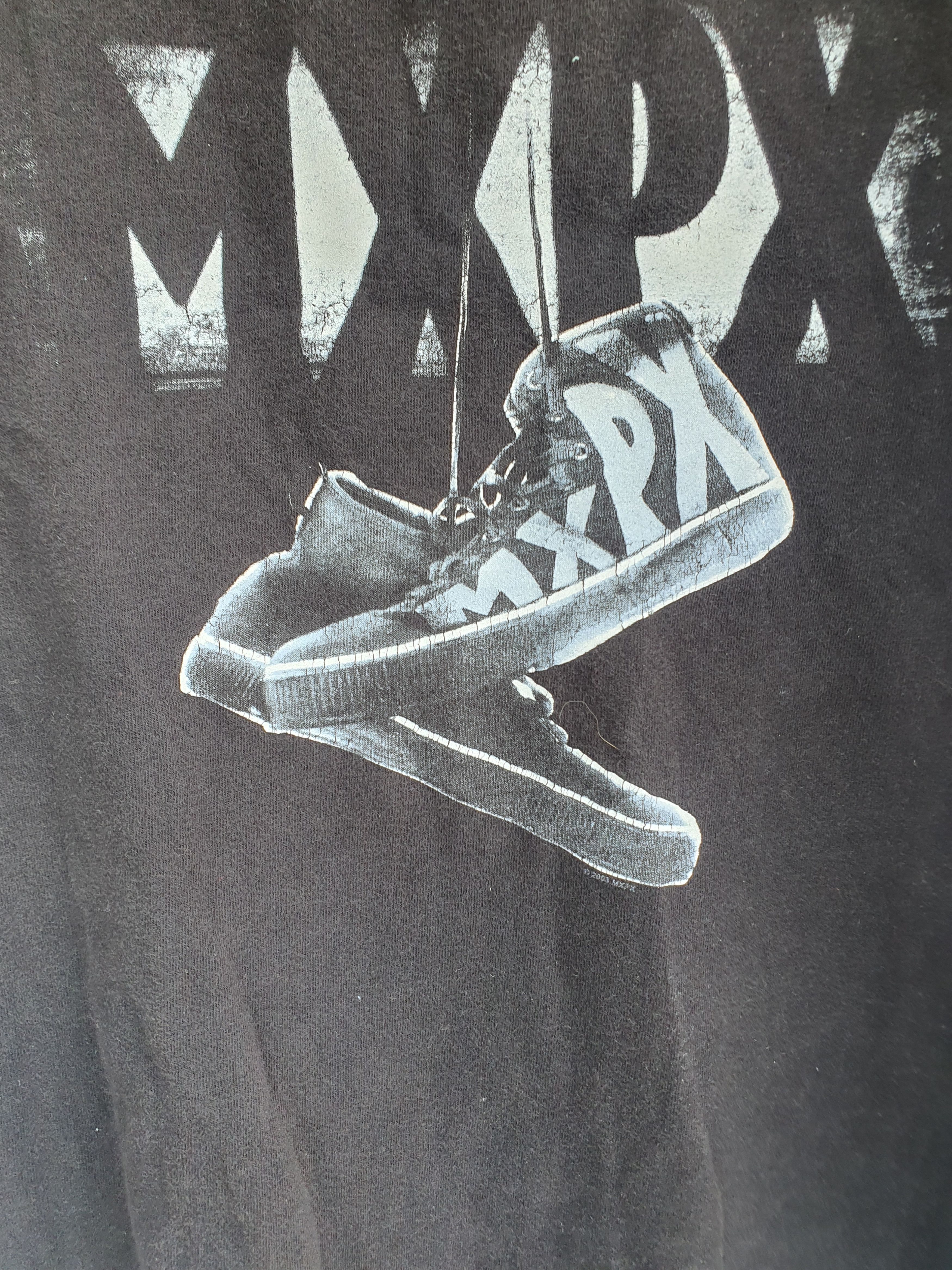 Band Tees MXPX Hanging Shoes 2003 Punk Rock Band t-shirt sz M Size US M / EU 48-50 / 2 - 4 Thumbnail