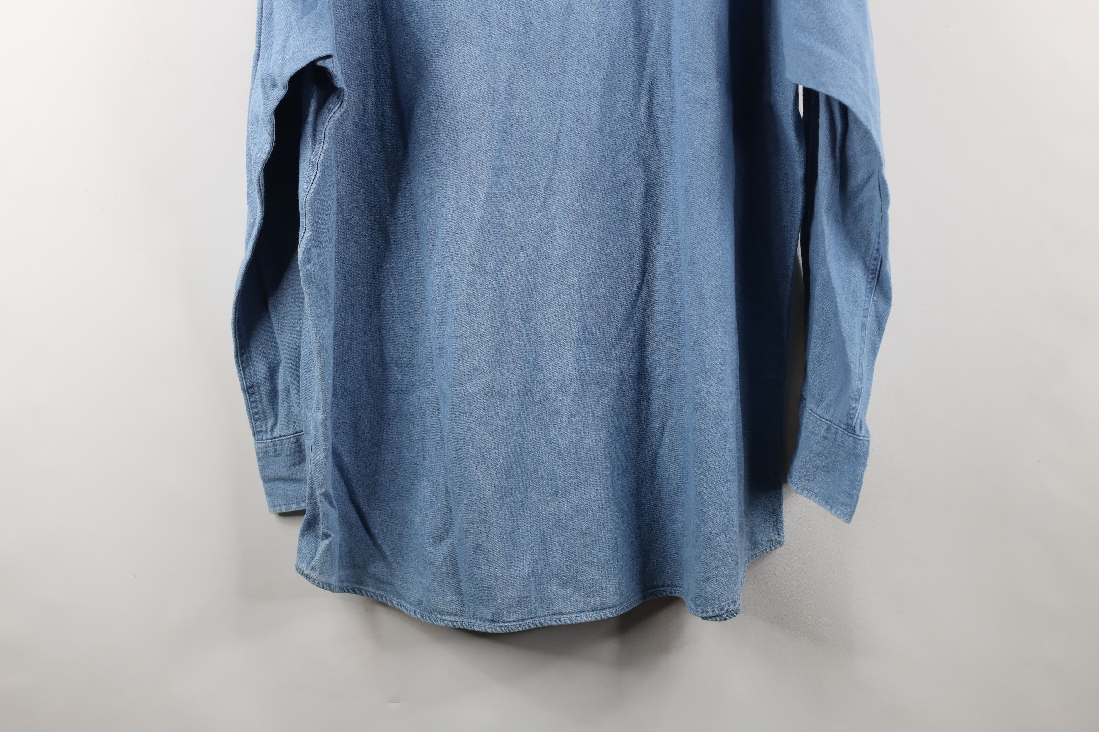 Vintage Vintage 90s Spell University of Michigan Denim Button Shirt Size US L / EU 52-54 / 3 - 15 Thumbnail