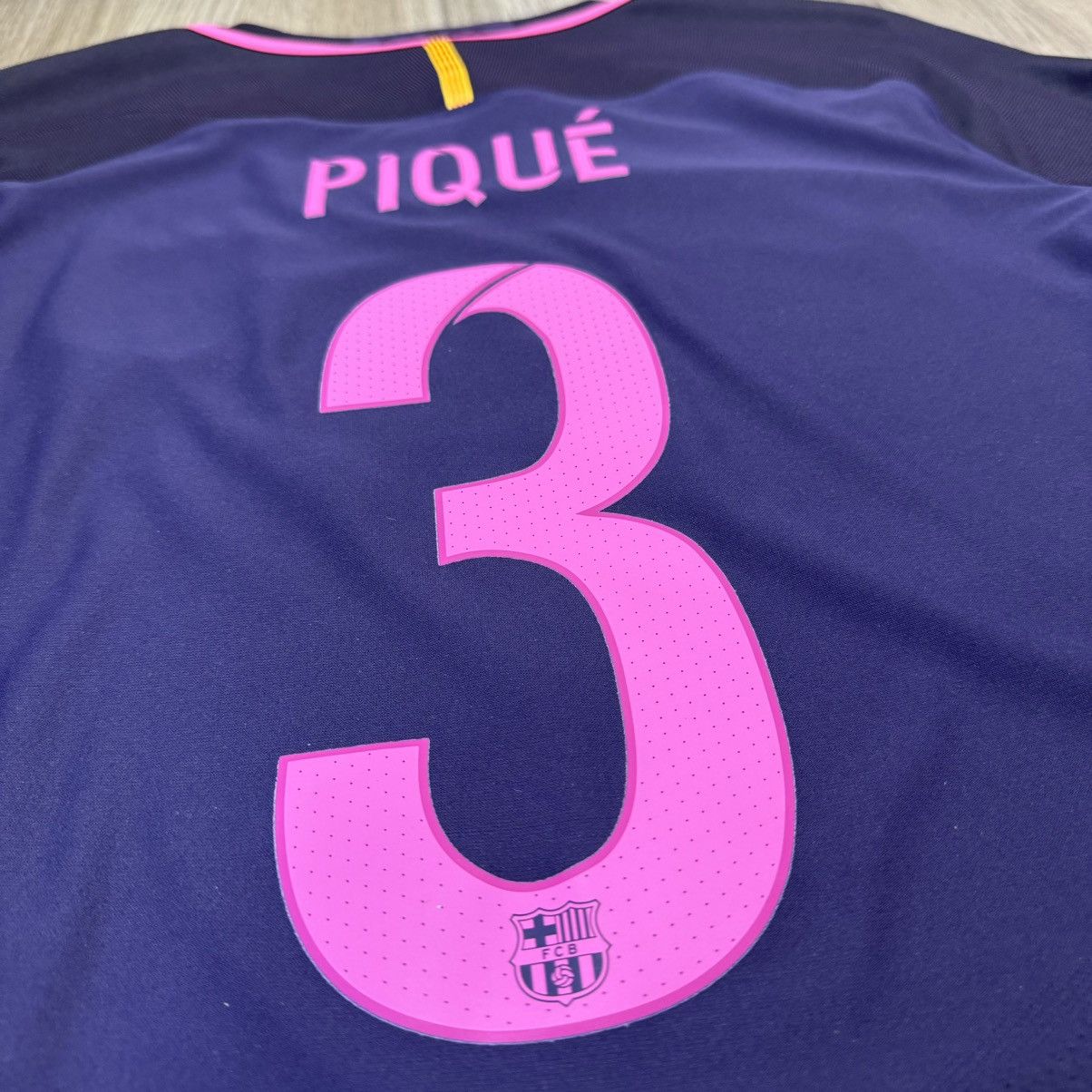 Nike Barcelona 16/17 player issue L/S away shirt #3 Pique Size US L / EU 52-54 / 3 - 4 Thumbnail