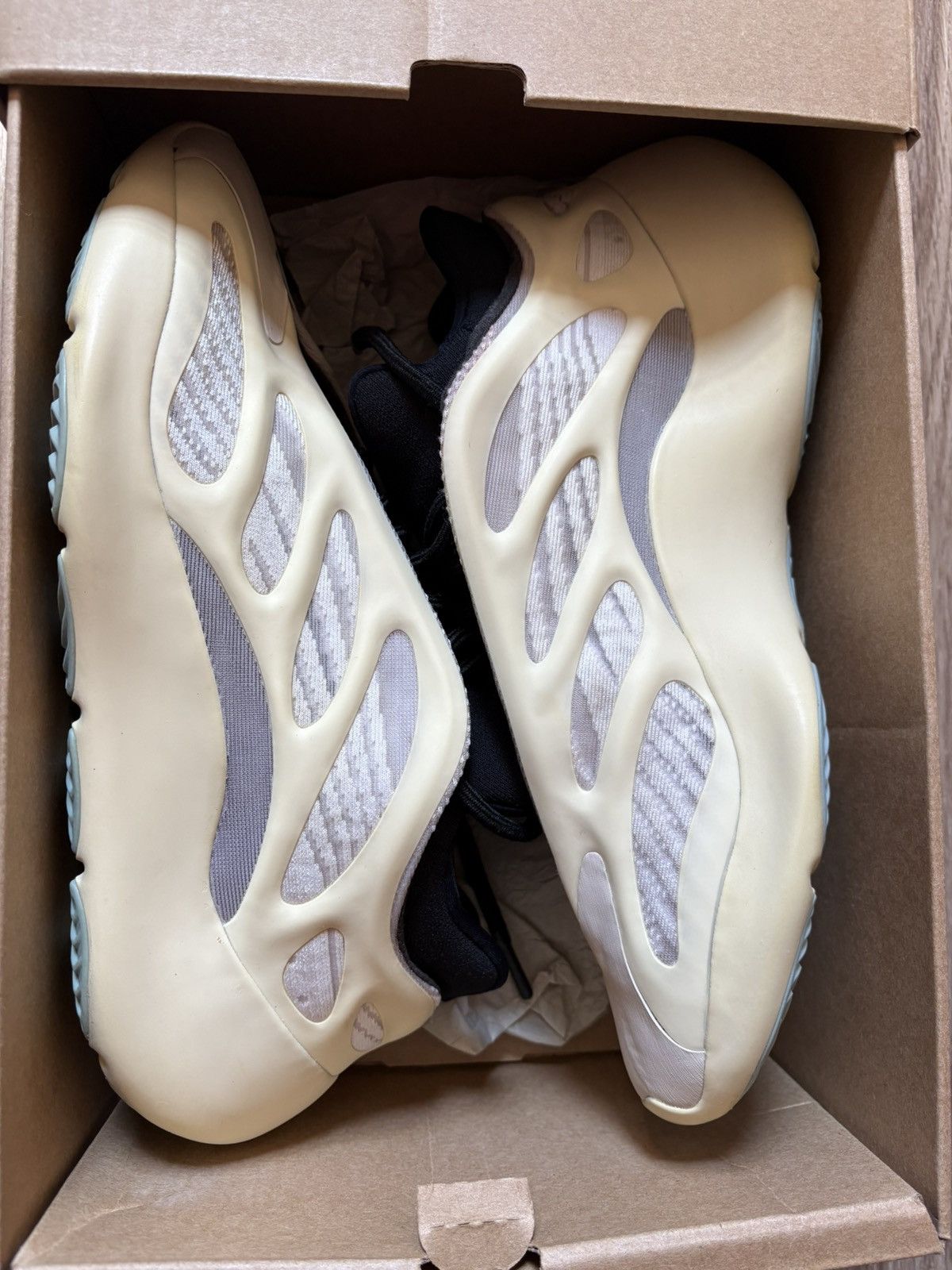 Yeezy Adidas Yeezy 700 V3 Azael Size US 10 / EU 43 - 6 Thumbnail