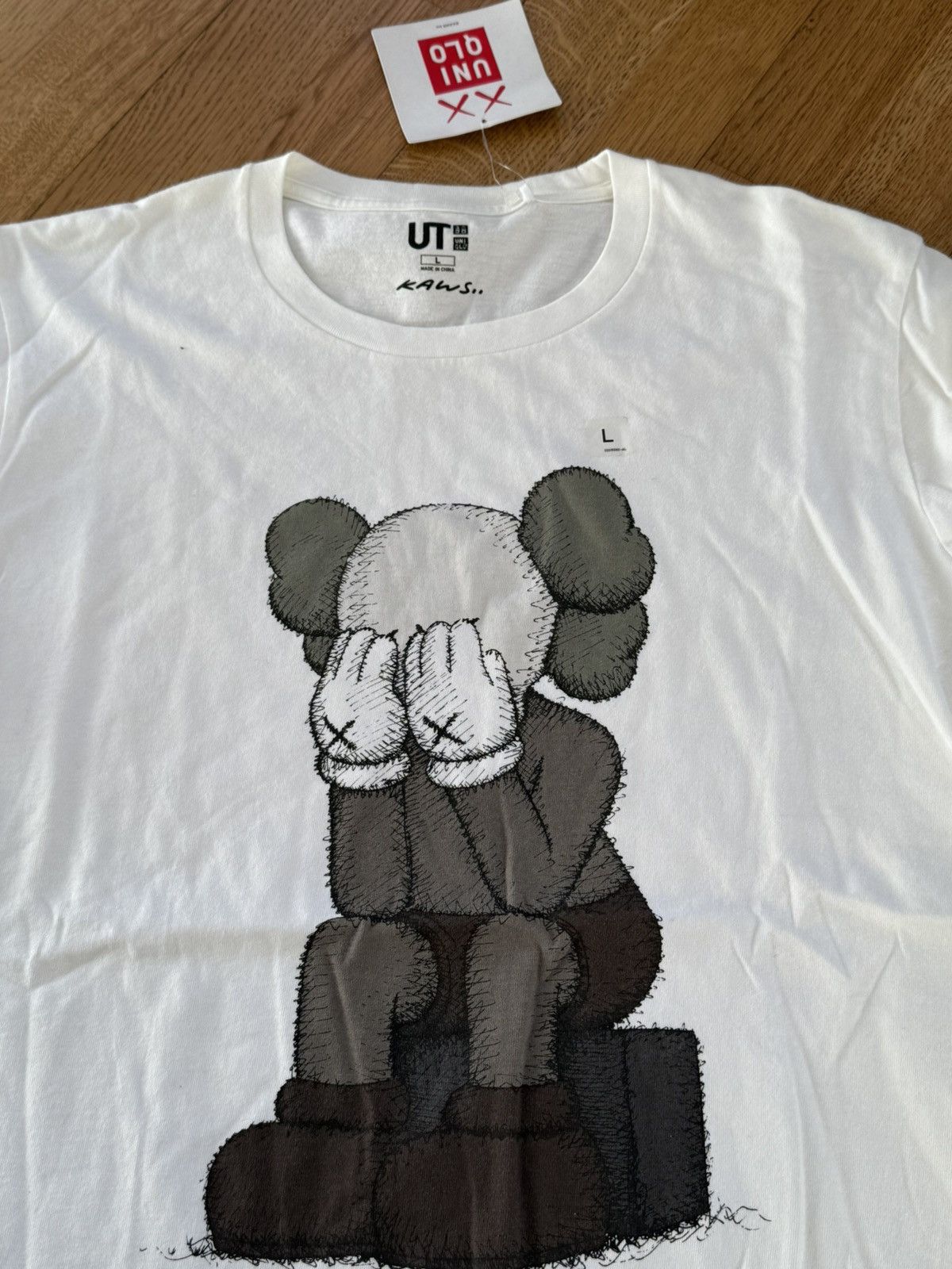 Kaws × Uniqlo Kaws ‘Passing Through’ T Size US L / EU 52-54 / 3 - 2 Thumbnail