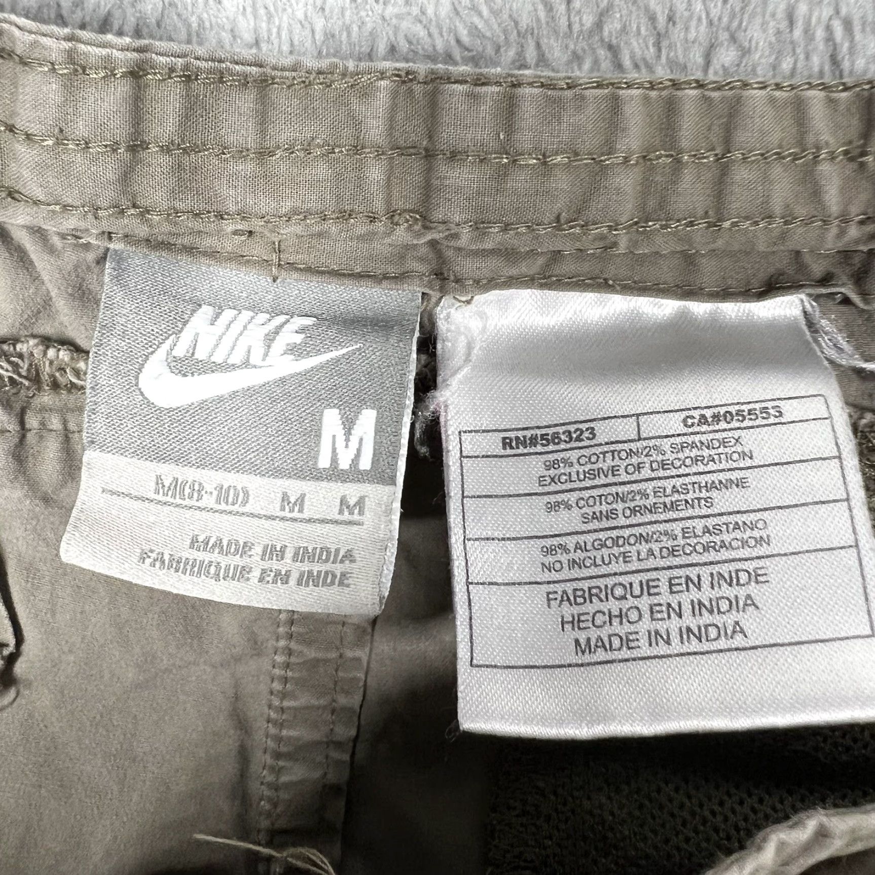 Nike Nike Women's Shorts M Green Outdoor Shorts Pull Drawstring 8-10 Light Gray Outdoor Activewear Womens Size 32" / US 10 / IT 46 - 6 Thumbnail