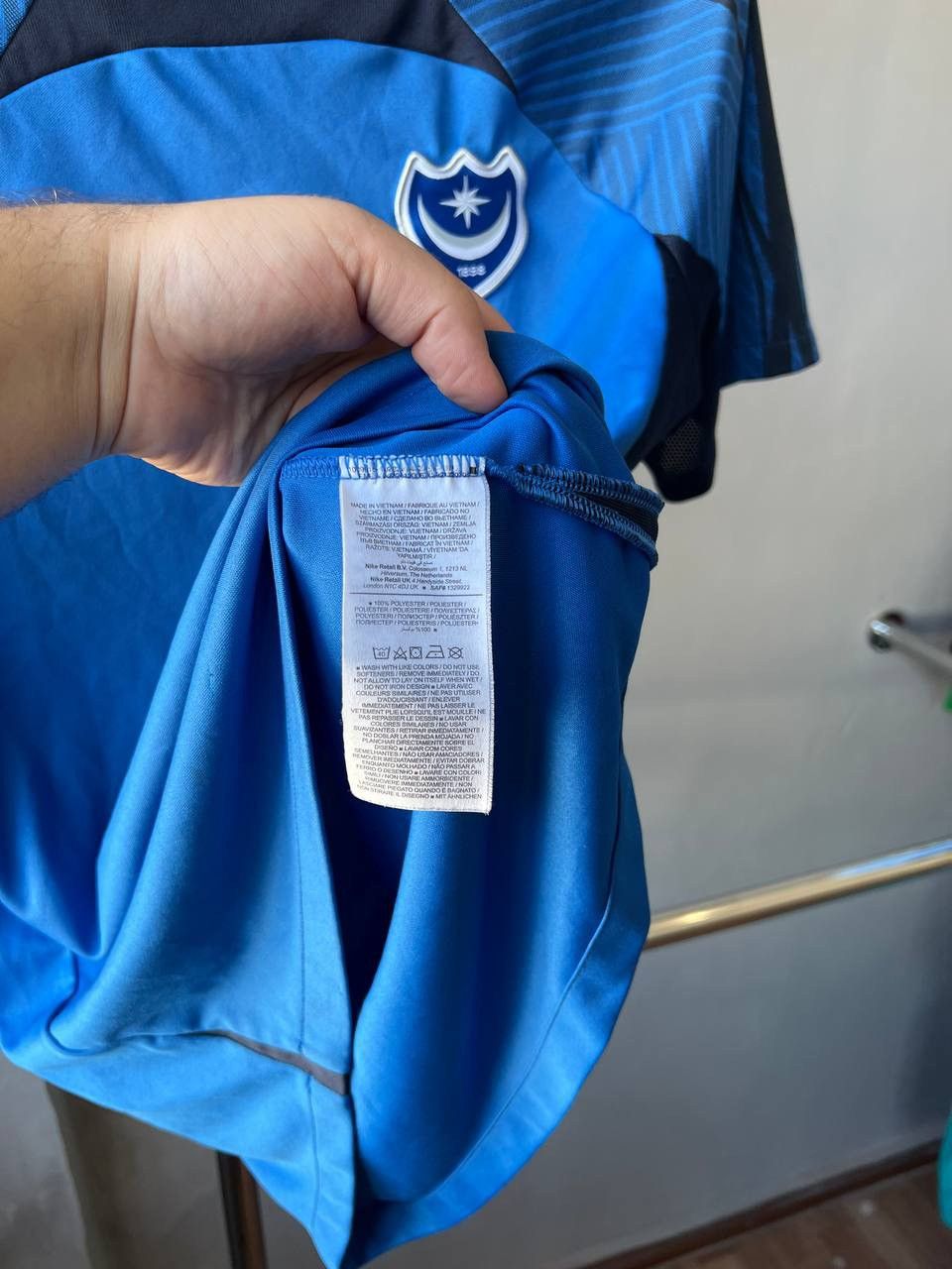 Nike 2023 PORTSMOUTH FC TRAINING SOCCER JERSEY FOOTBALL SHIRT szL Size US L / EU 52-54 / 3 - 10 Thumbnail