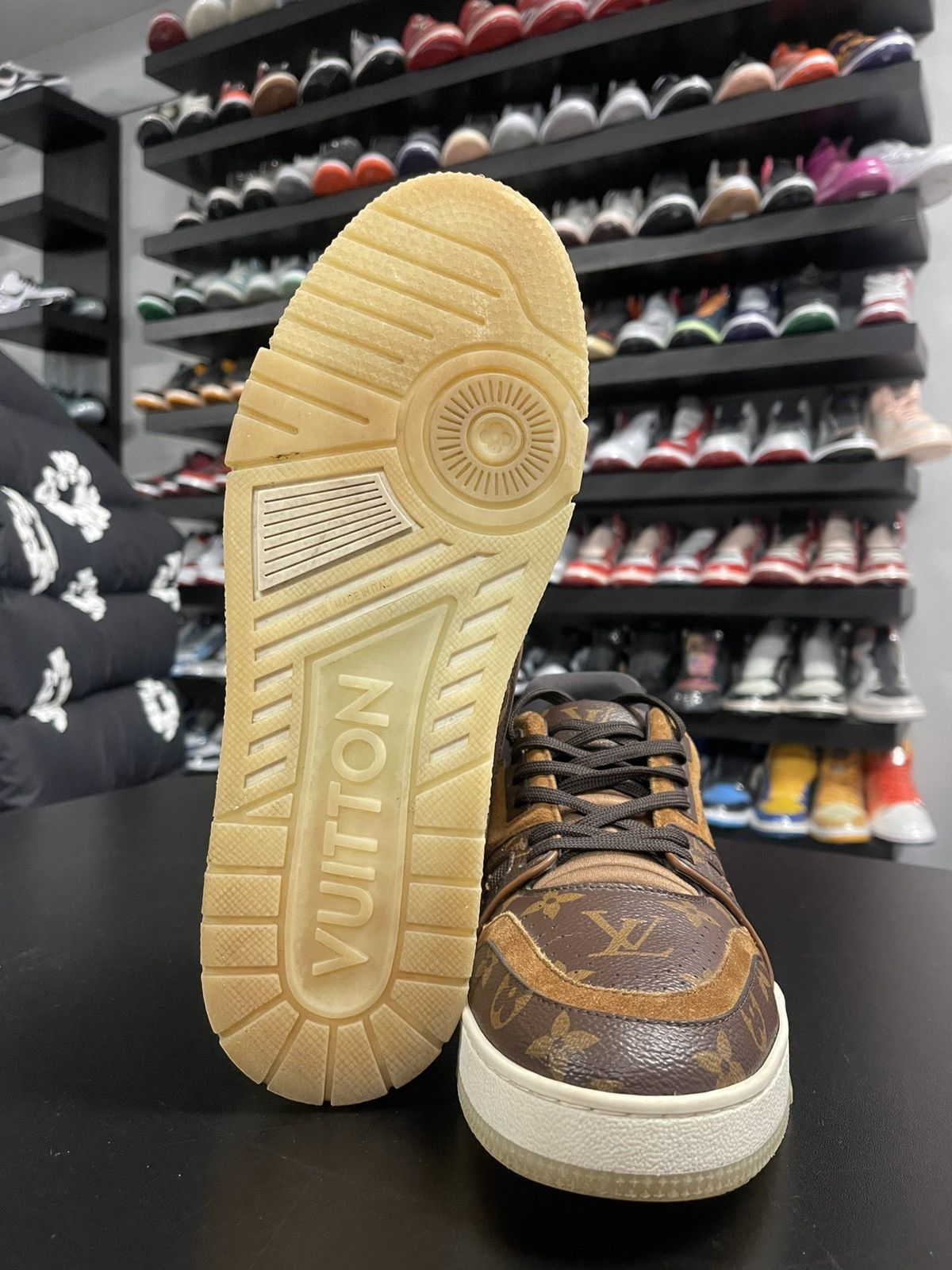 Louis Vuitton Size 8.5 - Louis Vuitton Trainer Low Top Brown Size US 8.5 / EU 41-42 - 13 Thumbnail
