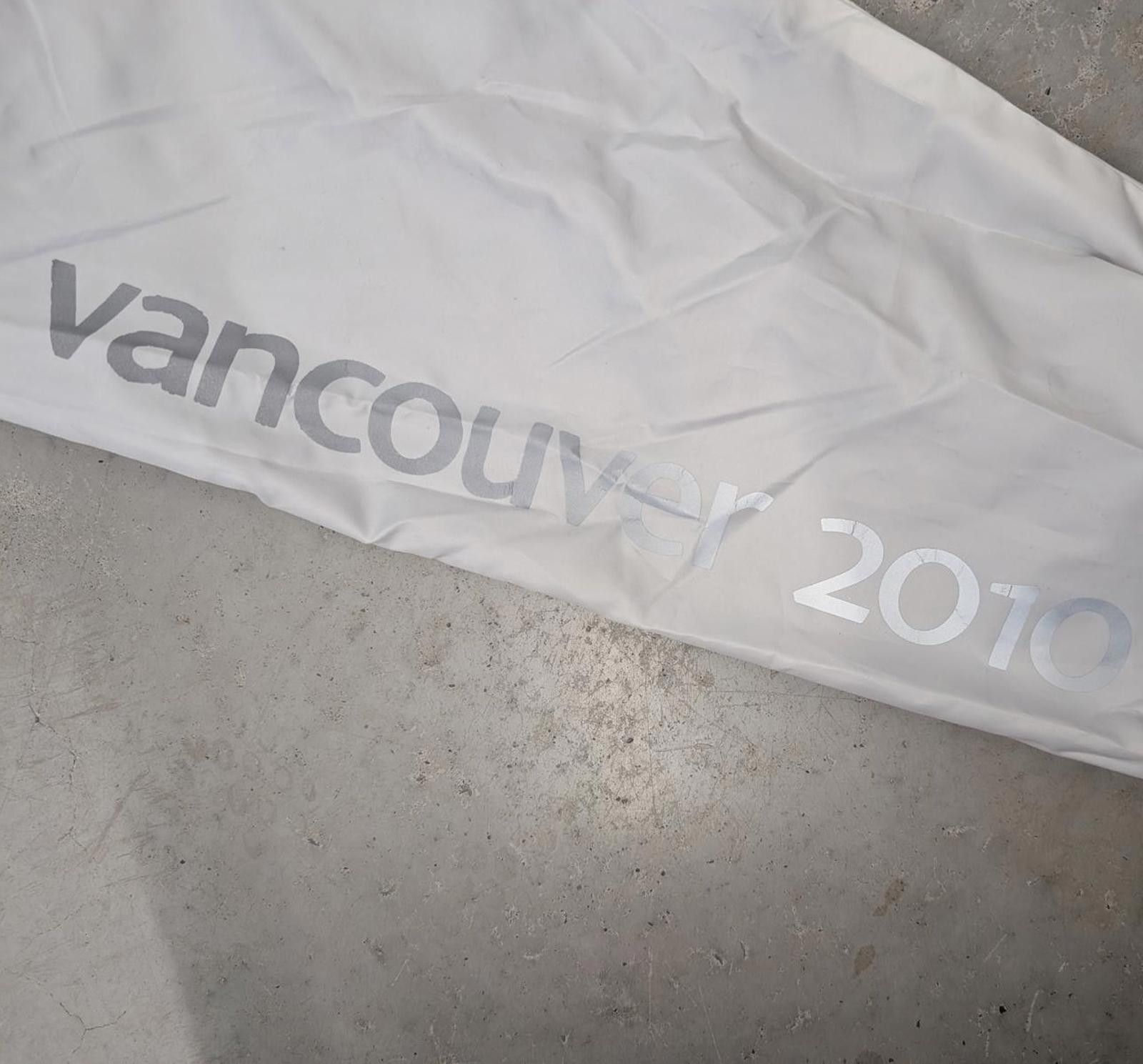 Hudsons Bay Vancouver 2010 Winter Olympics Torch Relay Rain Jacket Size US L / EU 52-54 / 3 - 5 Thumbnail