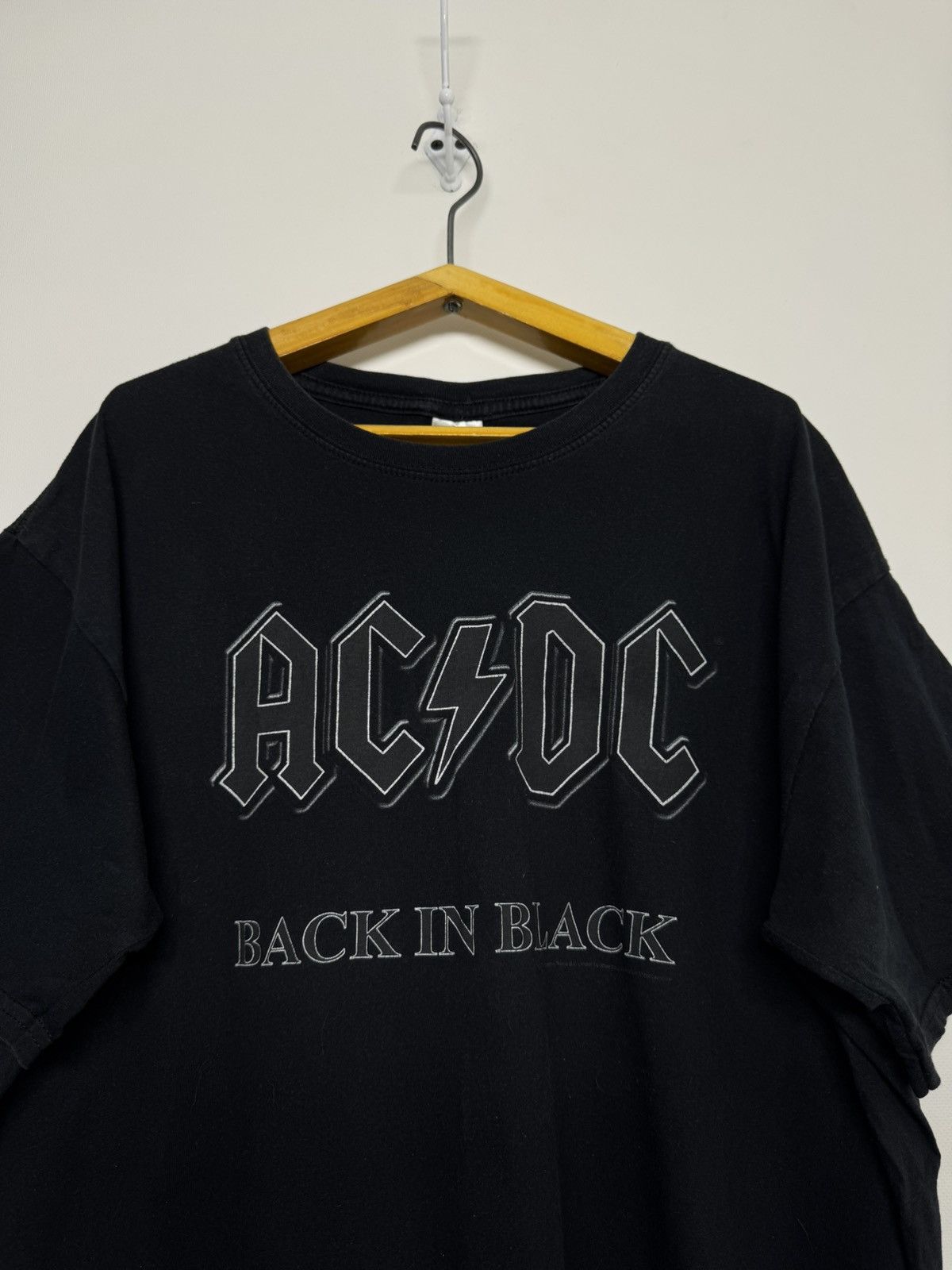 Gildan Vintage Y2k AC/DC Back in Black rock band tee Size US XL / EU 56 / 4 - 1 Thumbnail