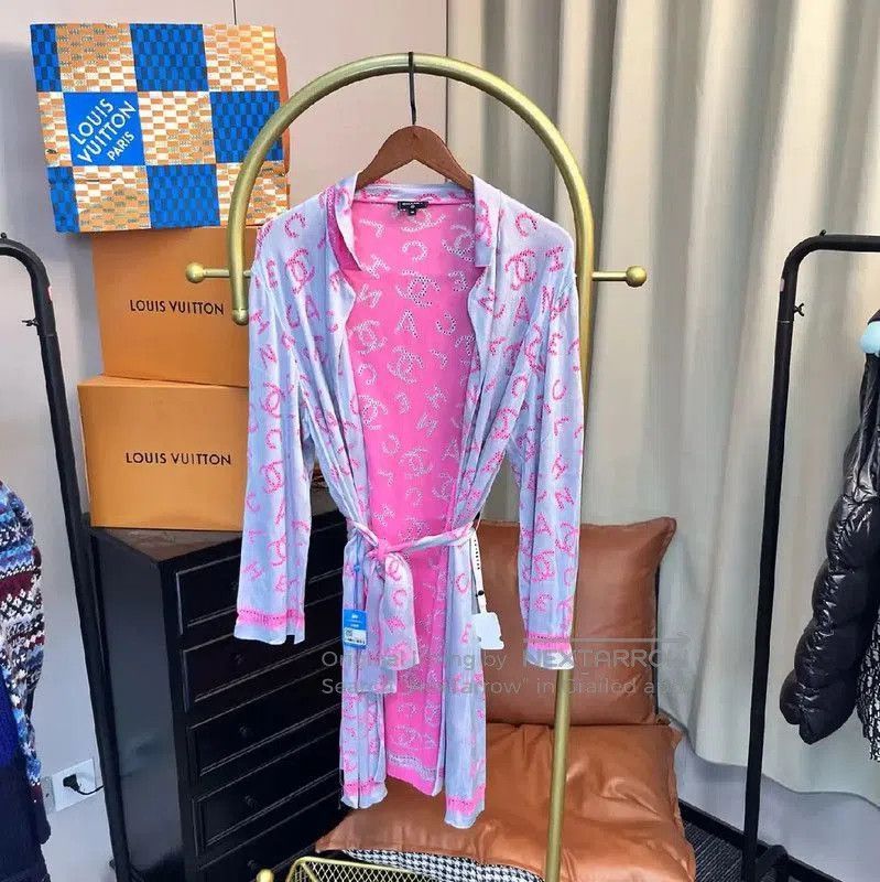 Chanel Chanel Pink Women's Cardigan with Logo Design . Size M / US 6-8 / IT 42-44 - 1 Thumbnail