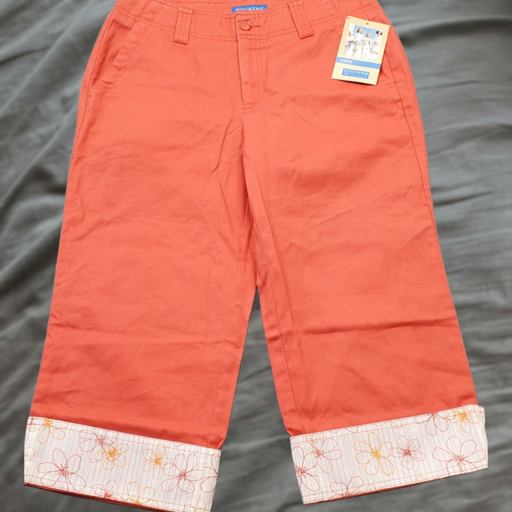 Dockers DOCKERS Capri Pants Womens Size 4 Multi Floral Hem Zip Fly Pockets Regular 18" Inseam Navy? Multicolor Capris Size 27" / US 4 / IT 40 - 1 Thumbnail