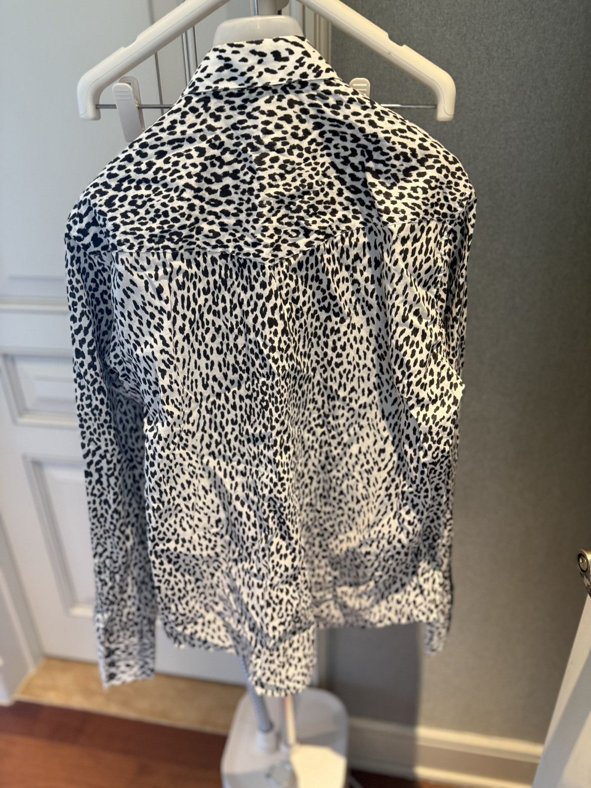 Saint Laurent Paris white Leopard的print the western shirt collar size40 Size US M / EU 48-50 / 2 - 6 Thumbnail