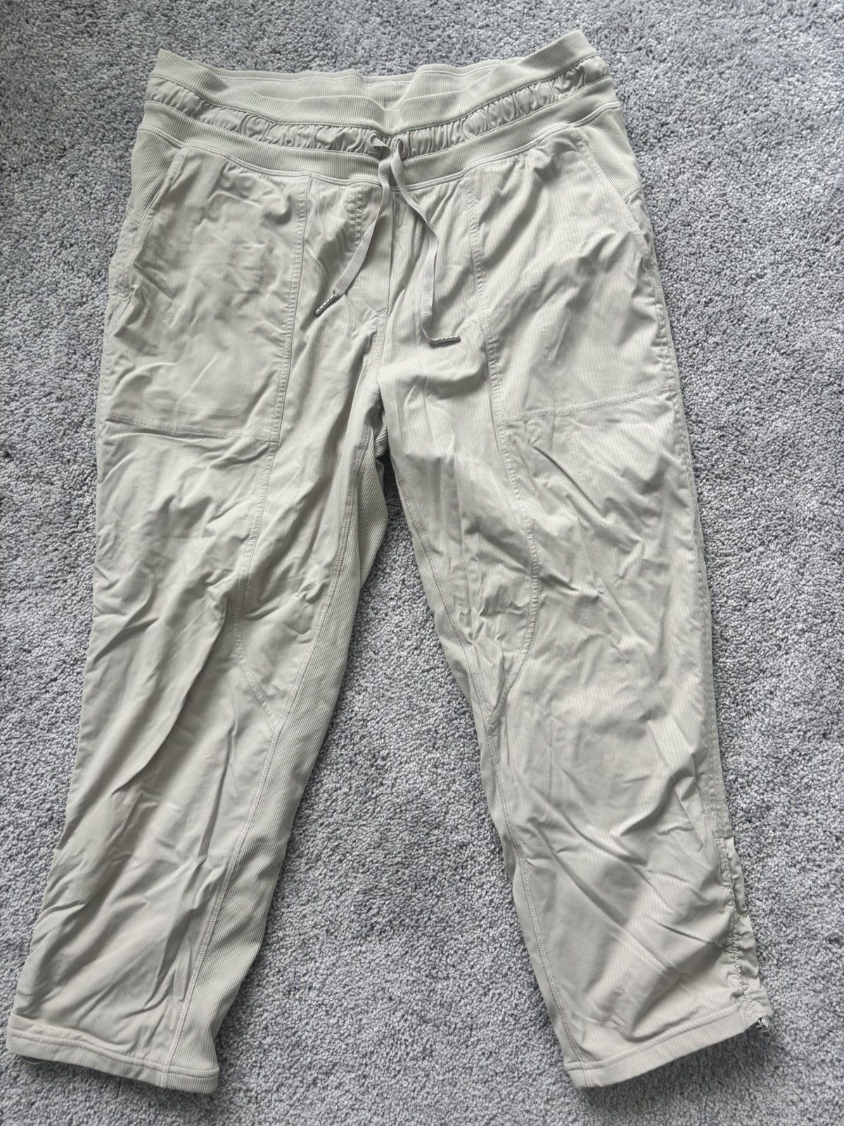 Lululemon Lululemon cream/tan crop pants Size 32" / US 10 / IT 46 - 1 Thumbnail