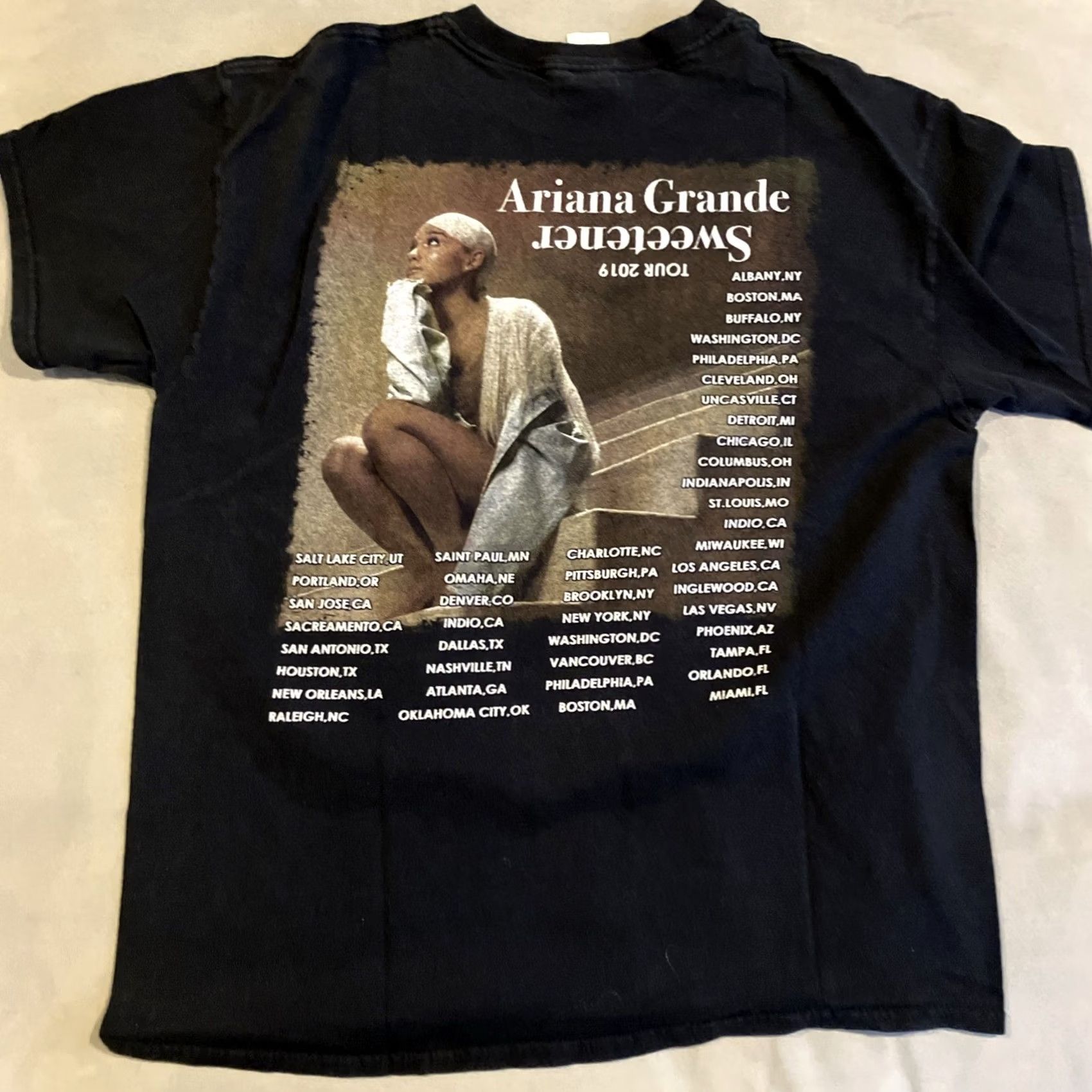 Gildan Ariana Grande Sweetener World Tour 2019 Concert T Shirt Double Sided Awesome Large L Size US L / EU 52-54 / 3 - 4 Thumbnail