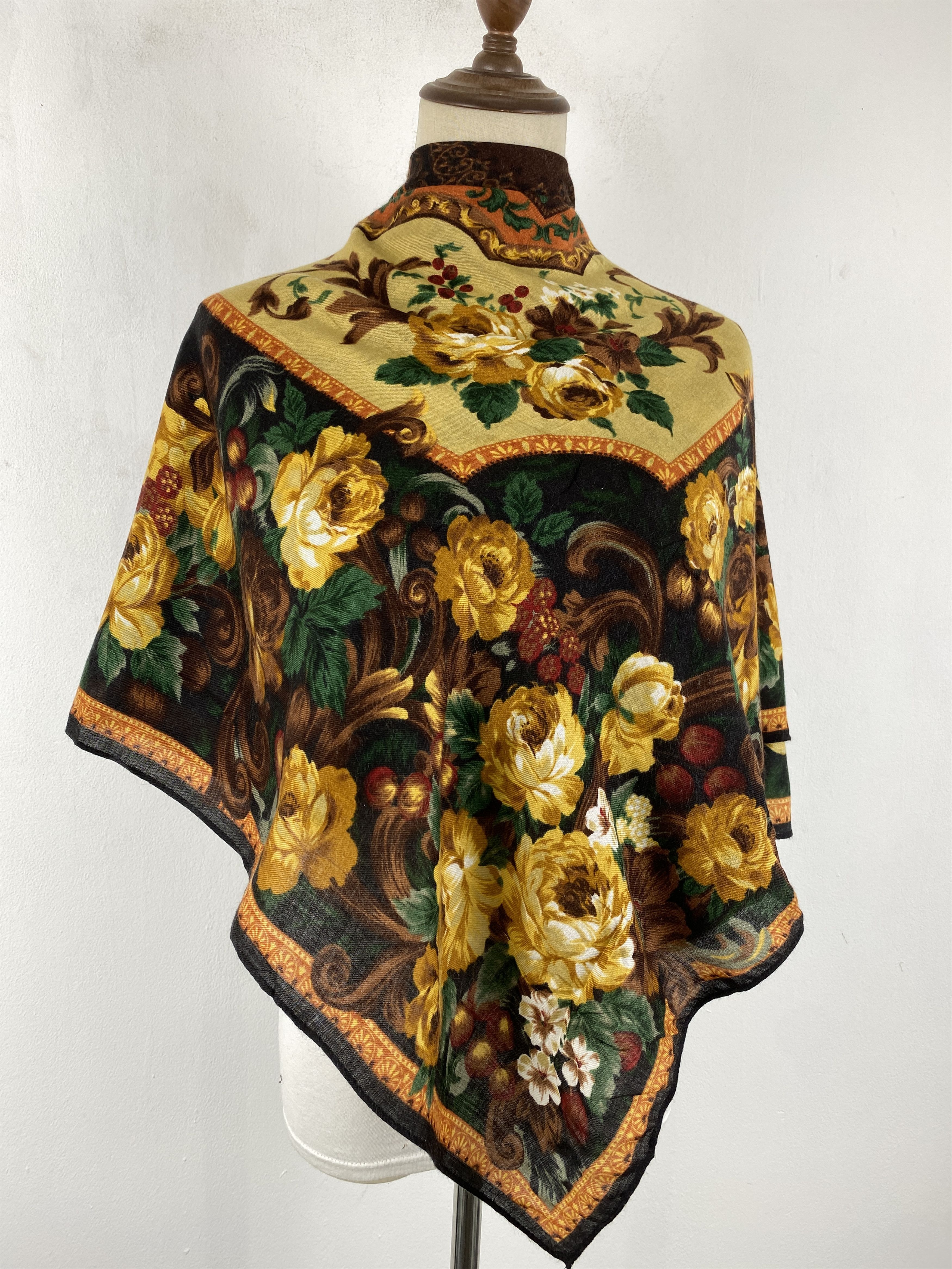 Japanese Brand Vintage Floral Wool Shawl Babushka head Scarf SN0037 Size ONE SIZE - 2 Thumbnail