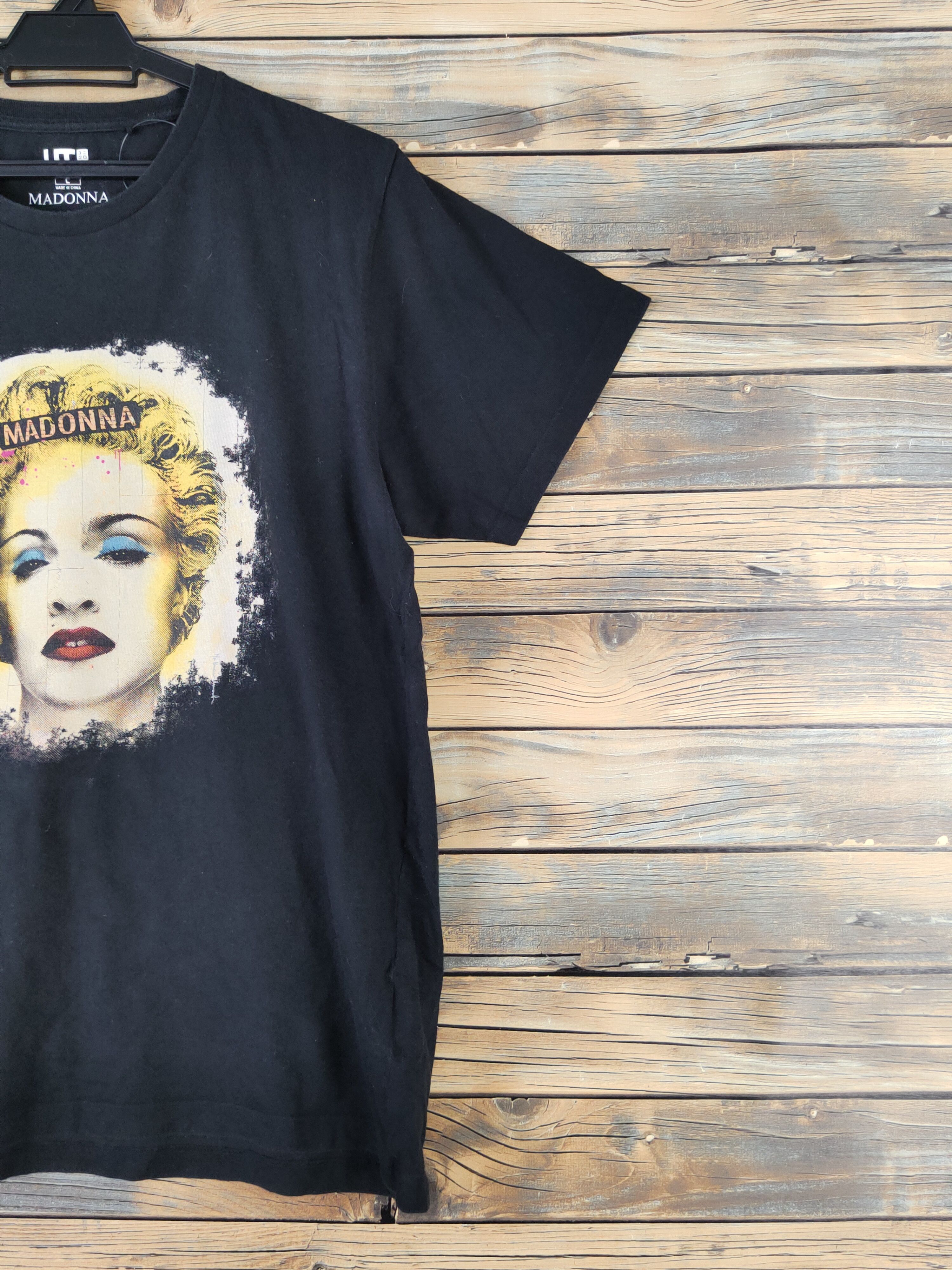 Band Tees Uniqlo Black Madonna Short Sleeve T-shirts #W1924 Size US L / EU 52-54 / 3 - 6 Thumbnail