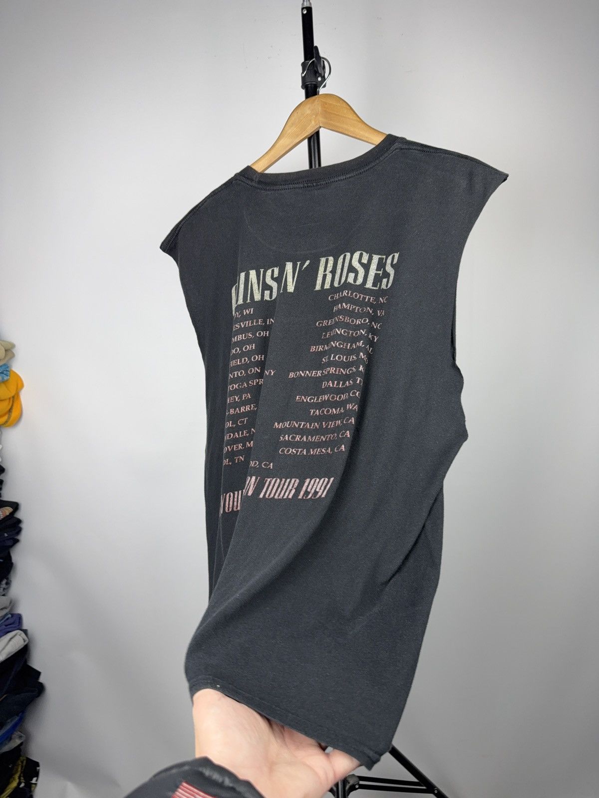 Guns N' Roses 2018 Guns N’ Roses Civil War Cut Off Sleeveless Tee M/L Size US L / EU 52-54 / 3 - 11 Thumbnail