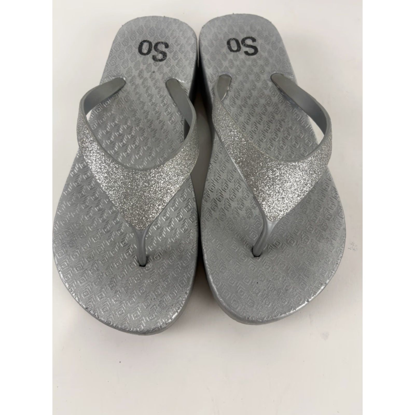 Vintage **SO Silver Glitter Sandals Women's Size 7-8** User: **SO Silver Glitter Flip Flops Women's Size 7-8** Size US 7 / IT 37 - 2 Thumbnail
