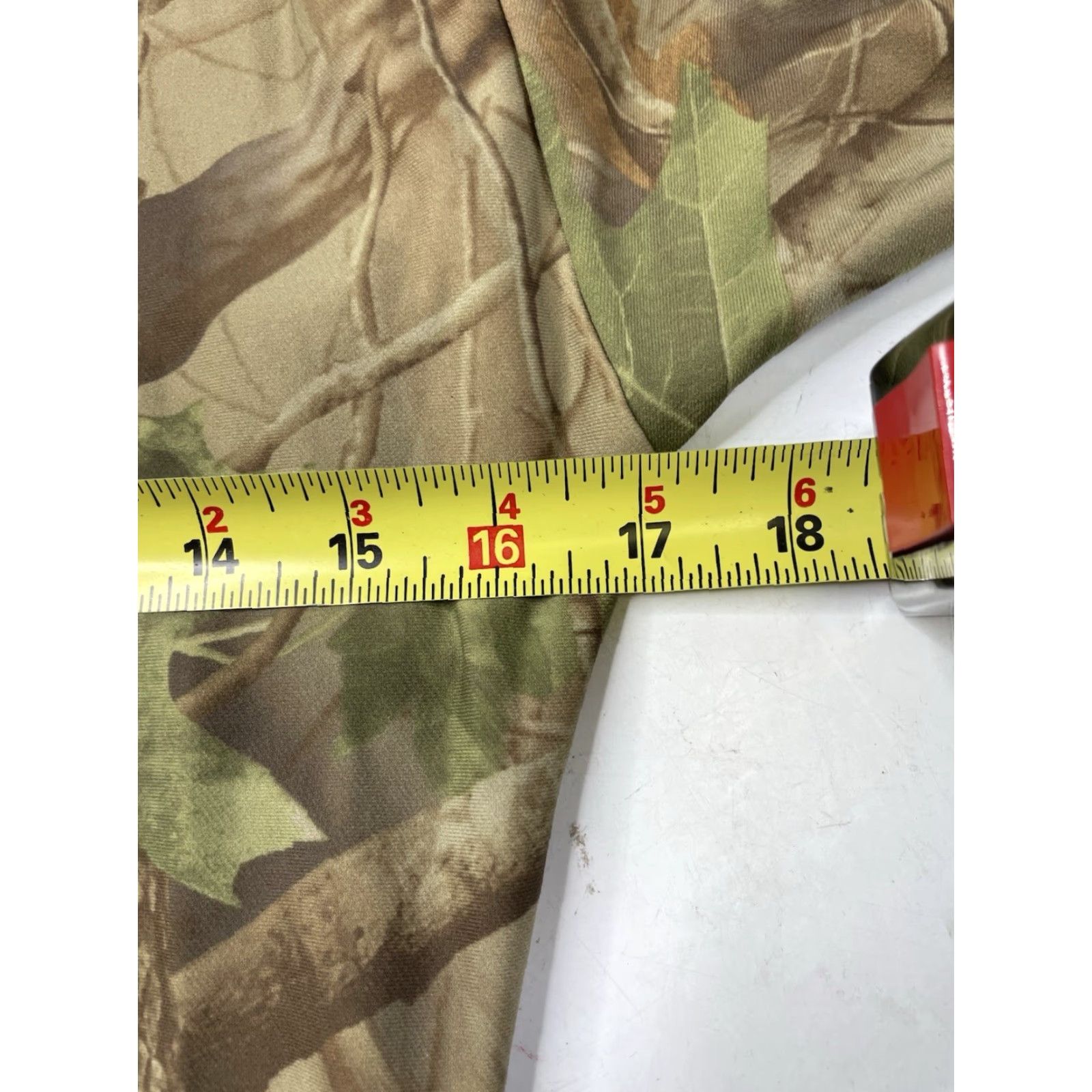 Under Armour Under Armour Shirt Camouflage Mock Neck Base Layer Mens M Size US M / EU 48-50 / 2 - 6 Thumbnail