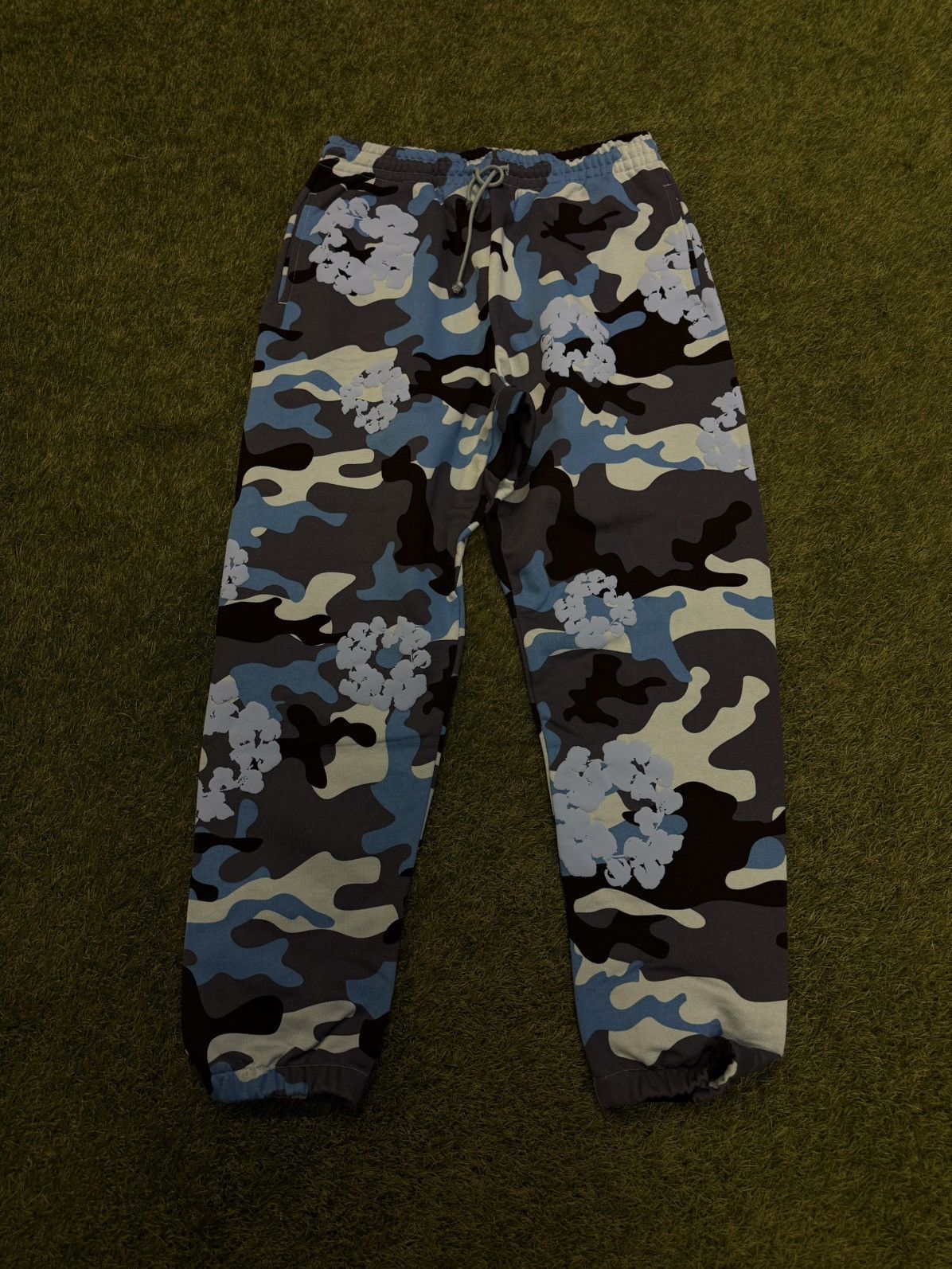DENIM TEARS Denim Tears Sweatpants Blue Cotton Wreath Camo Size XL New Size US 33 - 1 Thumbnail