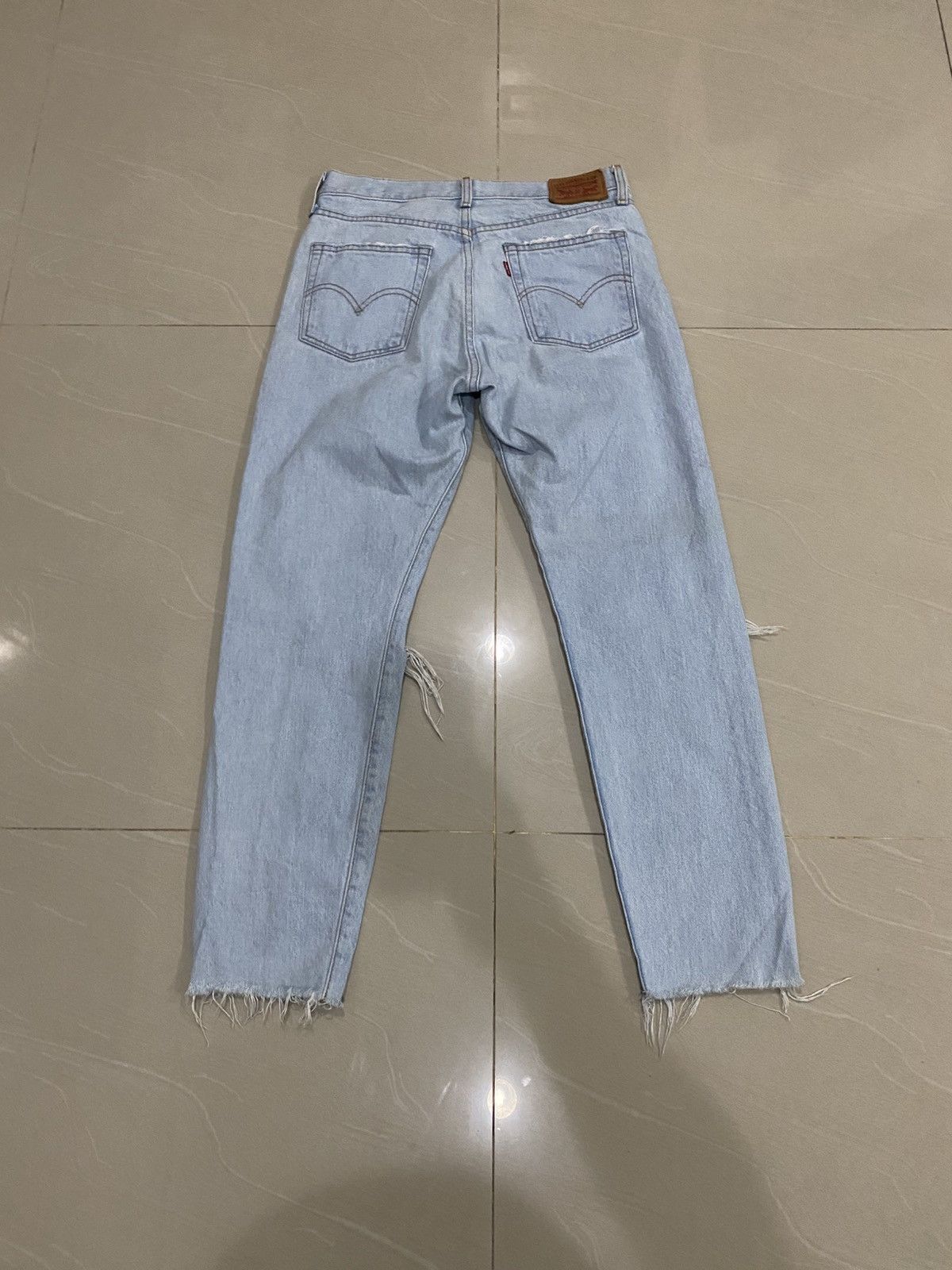 Levi's Vintage Distressing Levis Ladies Jens Size 31" - 2 Thumbnail