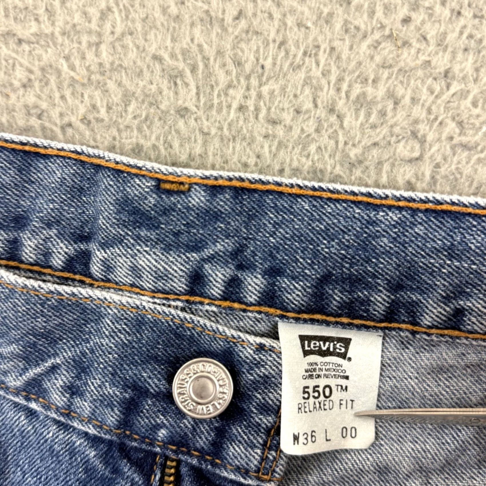 Levi's VINTAGE Levi's 550 Jean Shorts Men 36 Blue Relaxed Fit Baggy 90s Biker Skate 10" Jeans Shorts 36 Mens Denim Classic 5-Pocket Size US 36 / EU 52 - 6 Thumbnail