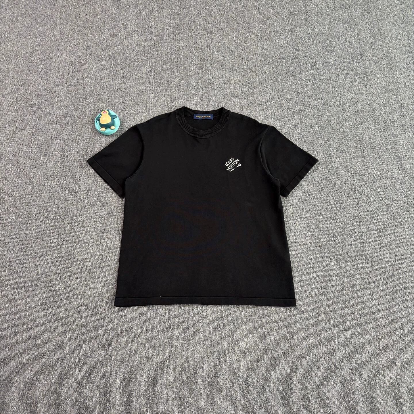 Louis Vuitton LV Embroidered Logo Black Short-Sleeve L 99 New Size US L / EU 52-54 / 3 - 1 Thumbnail