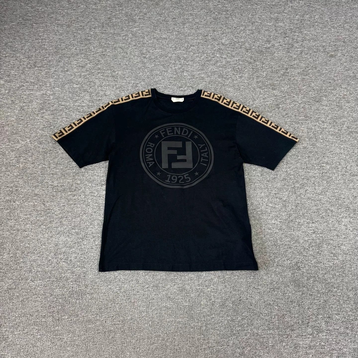 Fendi Fendi Double F Round Logo Short Sleeve T-Shirt Size US XS / EU 42 / 0 - 1 Thumbnail