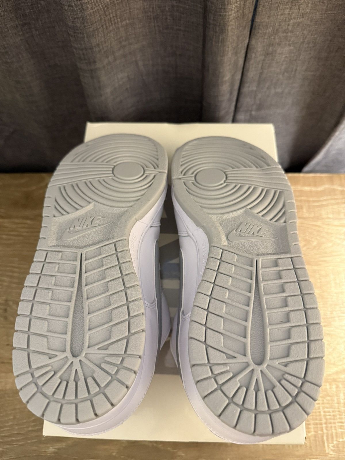 Supreme Supreme 94 Nike SB Dunk Low White Size US 9.5 / EU 42-43 - 6 Thumbnail