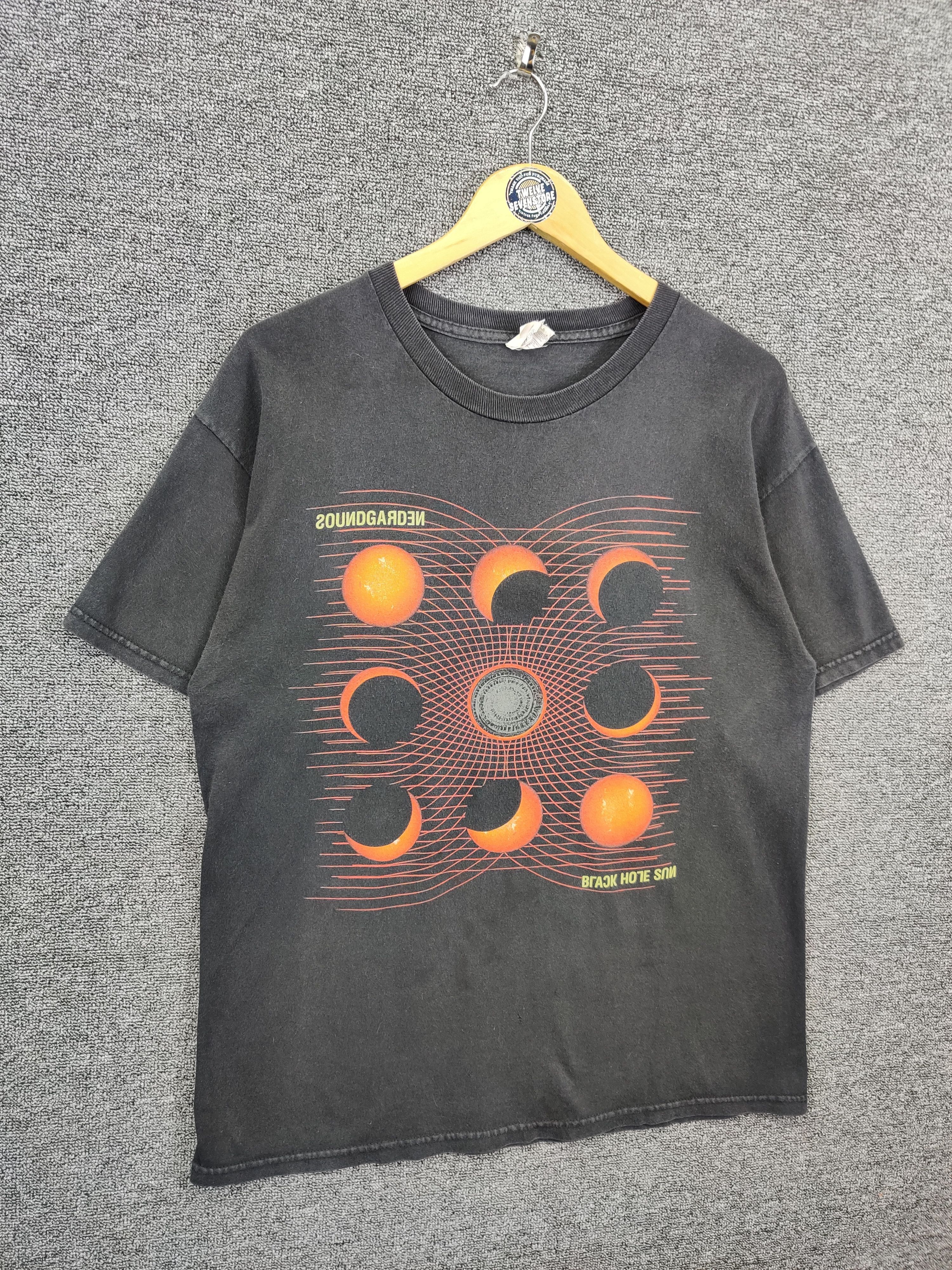 Band Tees Vintage Soundgarden Black Hole Sun Band Tee Tshirt Size US L / EU 52-54 / 3 - 5 Thumbnail
