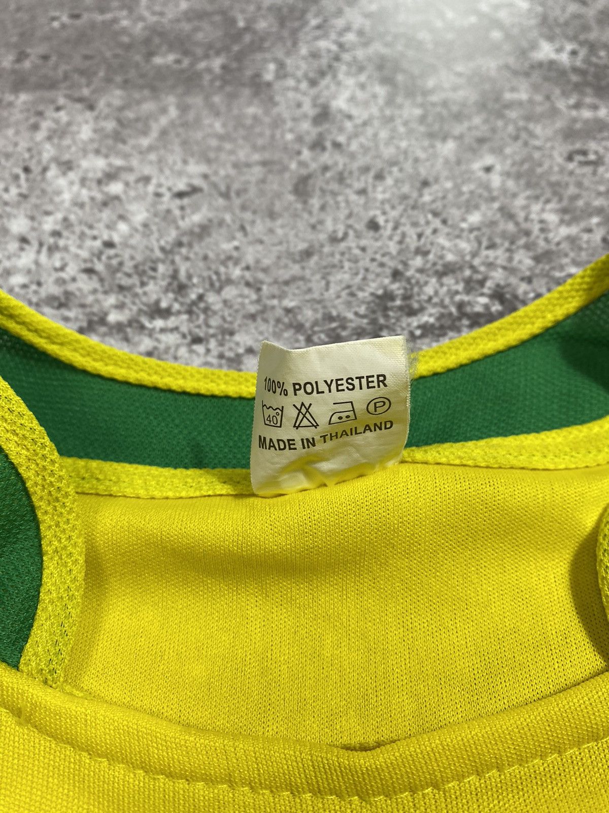 Vintage Vintage KAKA BRASIL #8 jersey Size US L / EU 52-54 / 3 - 7 Thumbnail