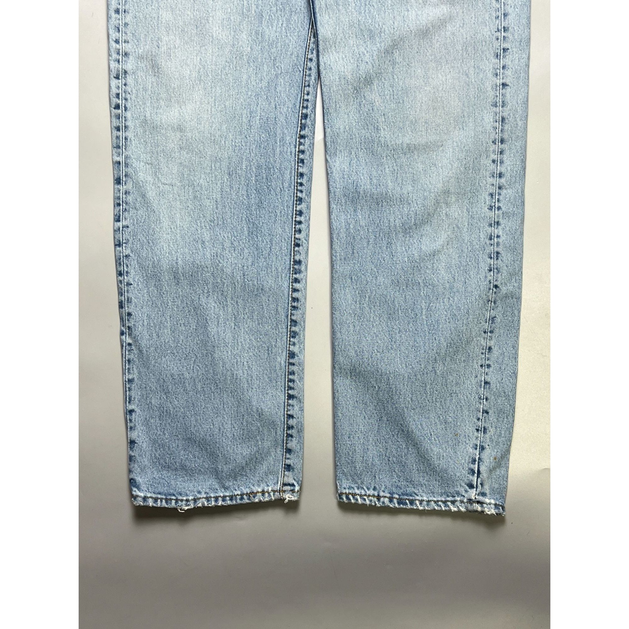 Levi's Vintage Clothing Levi’s Made in USA Vintage Light Wash Denim Jeans (Y1053) Size US 32 / EU 48 - 2 Thumbnail