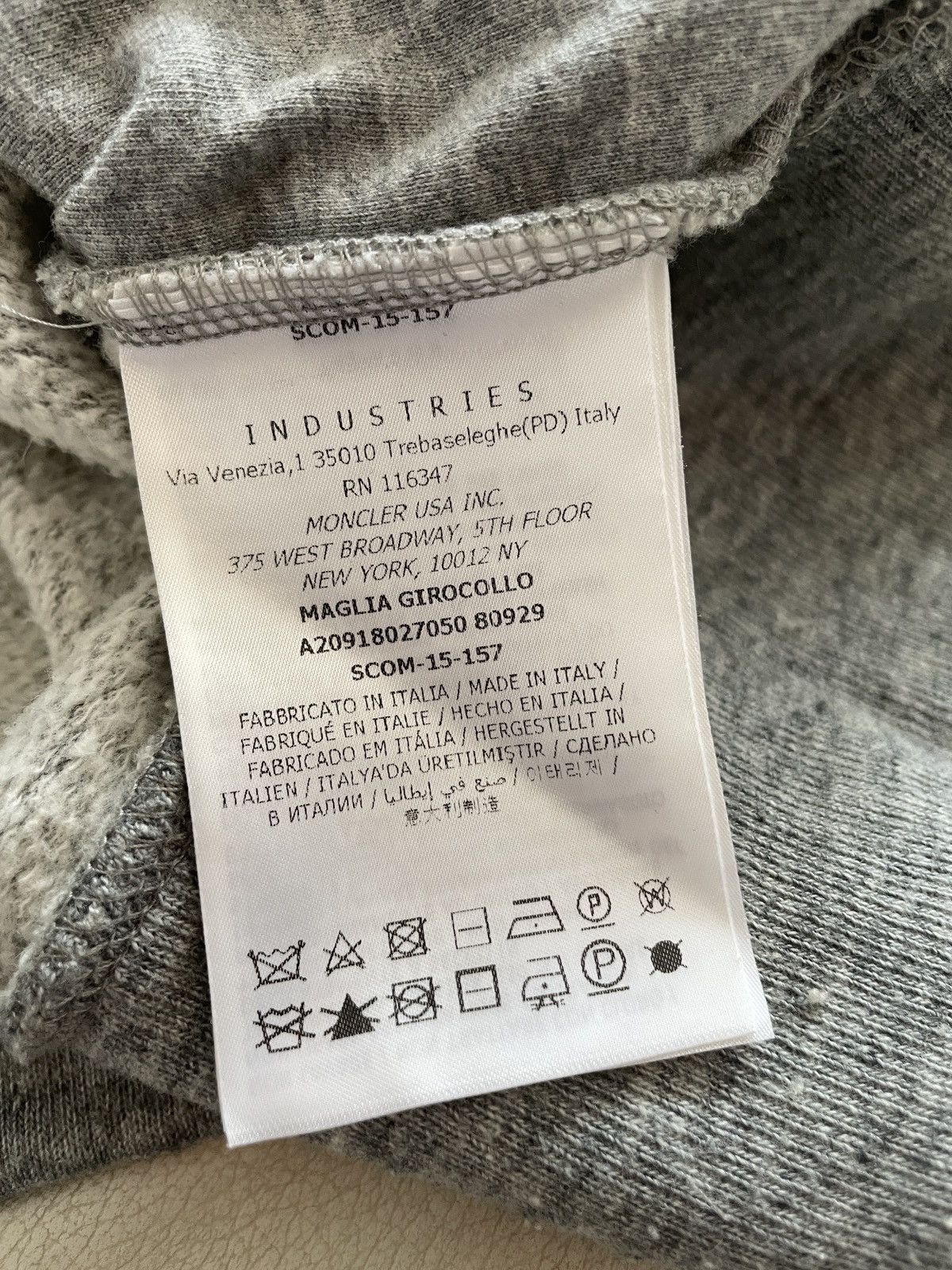 Moncler Moncler embossed jumper Size US L / EU 52-54 / 3 - 6 Thumbnail