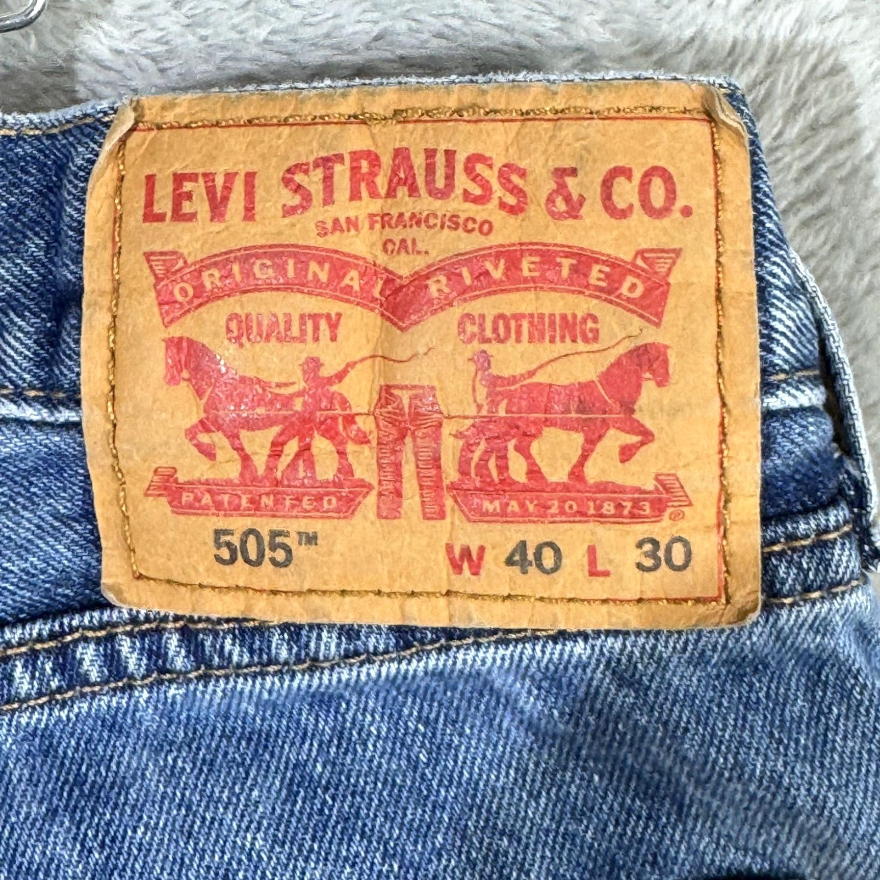 Levi's VINTAGE Levi's 505 Jeans Mens 40x30 Blue Classic Fit Denim Straight Leg Medium Wash Regular Pants Men Boys? Size US 40 / EU 56 - 3 Thumbnail
